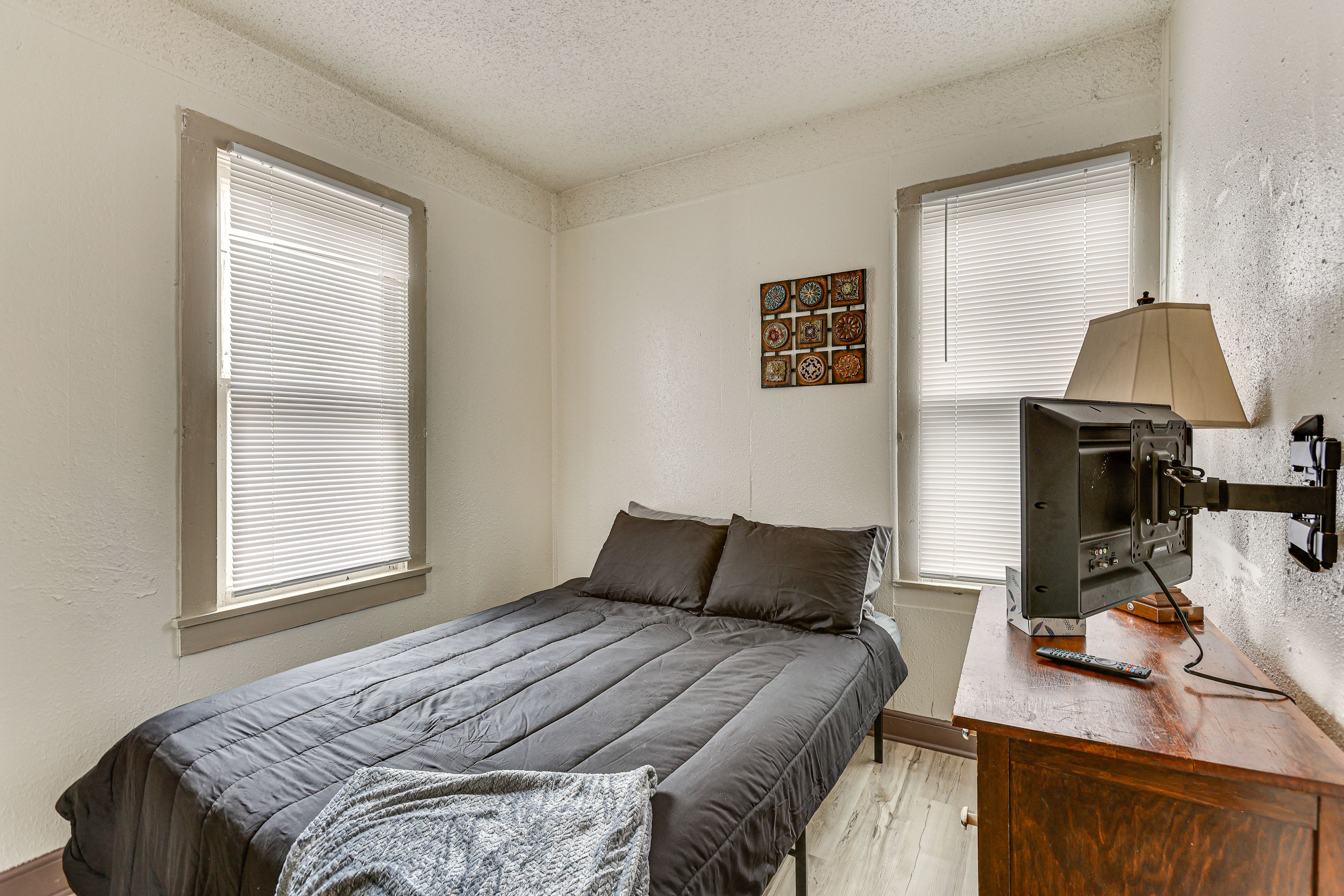 Bedroom 2 | Queen Bed | Smart TV