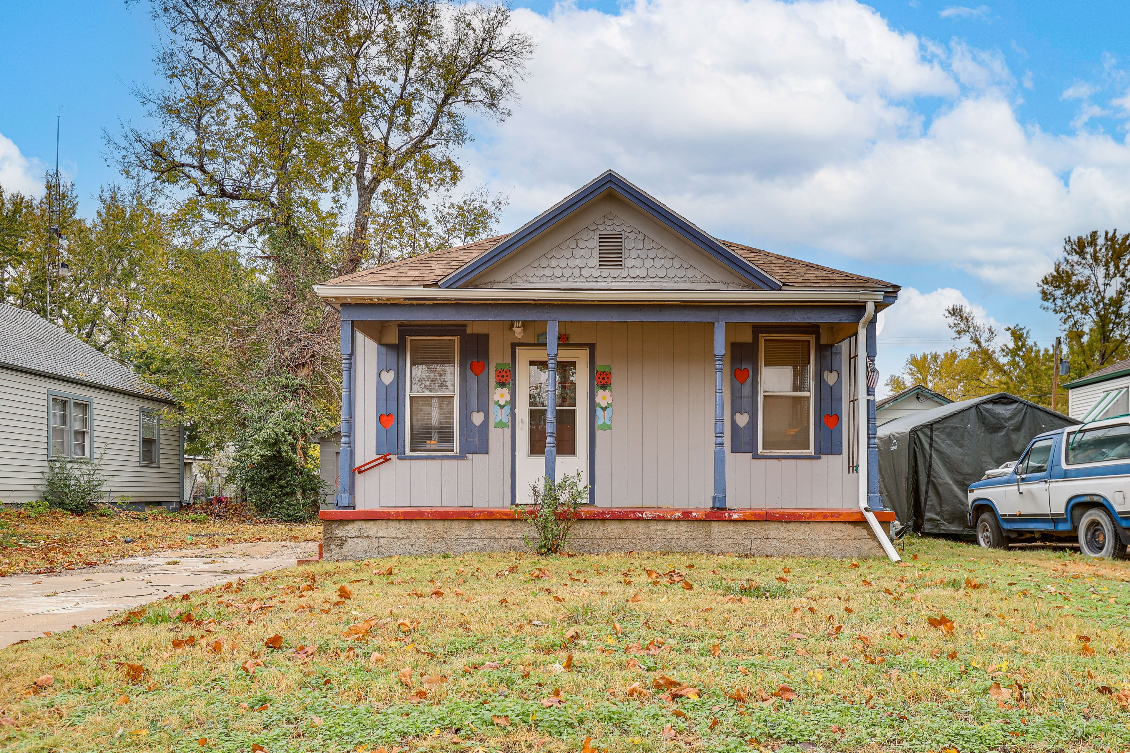 Exterior | Parking | Driveway (2 Vehicles)