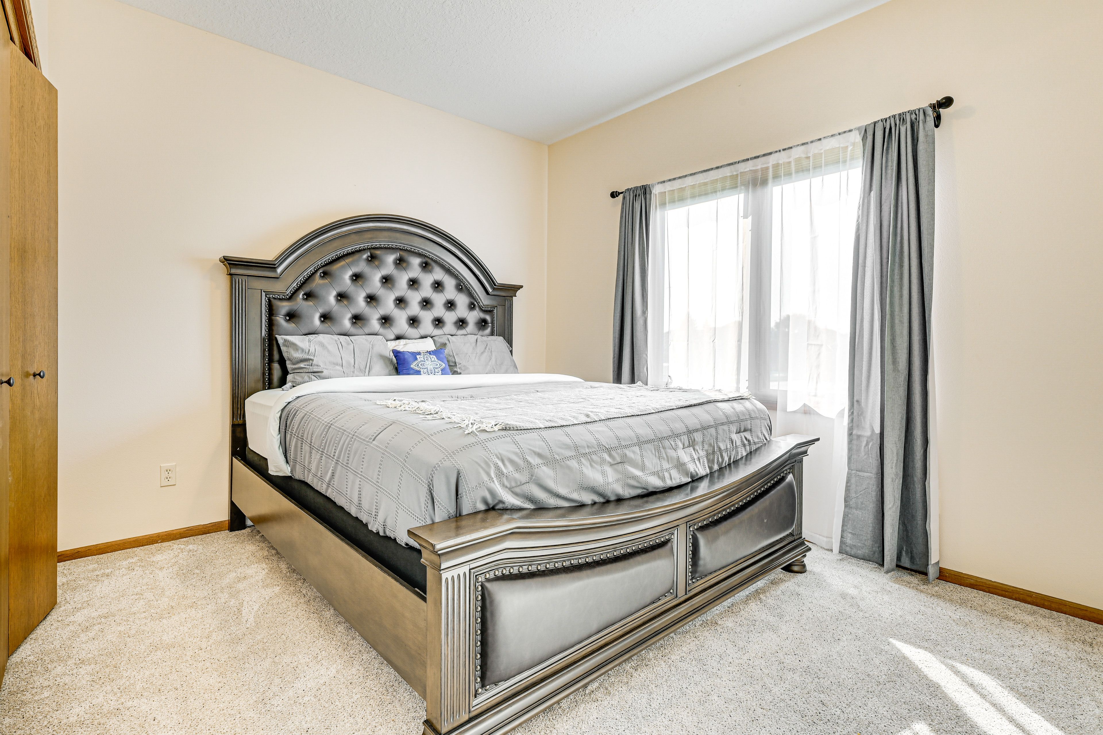 Bedroom 2 | 1st Floor | King Bed