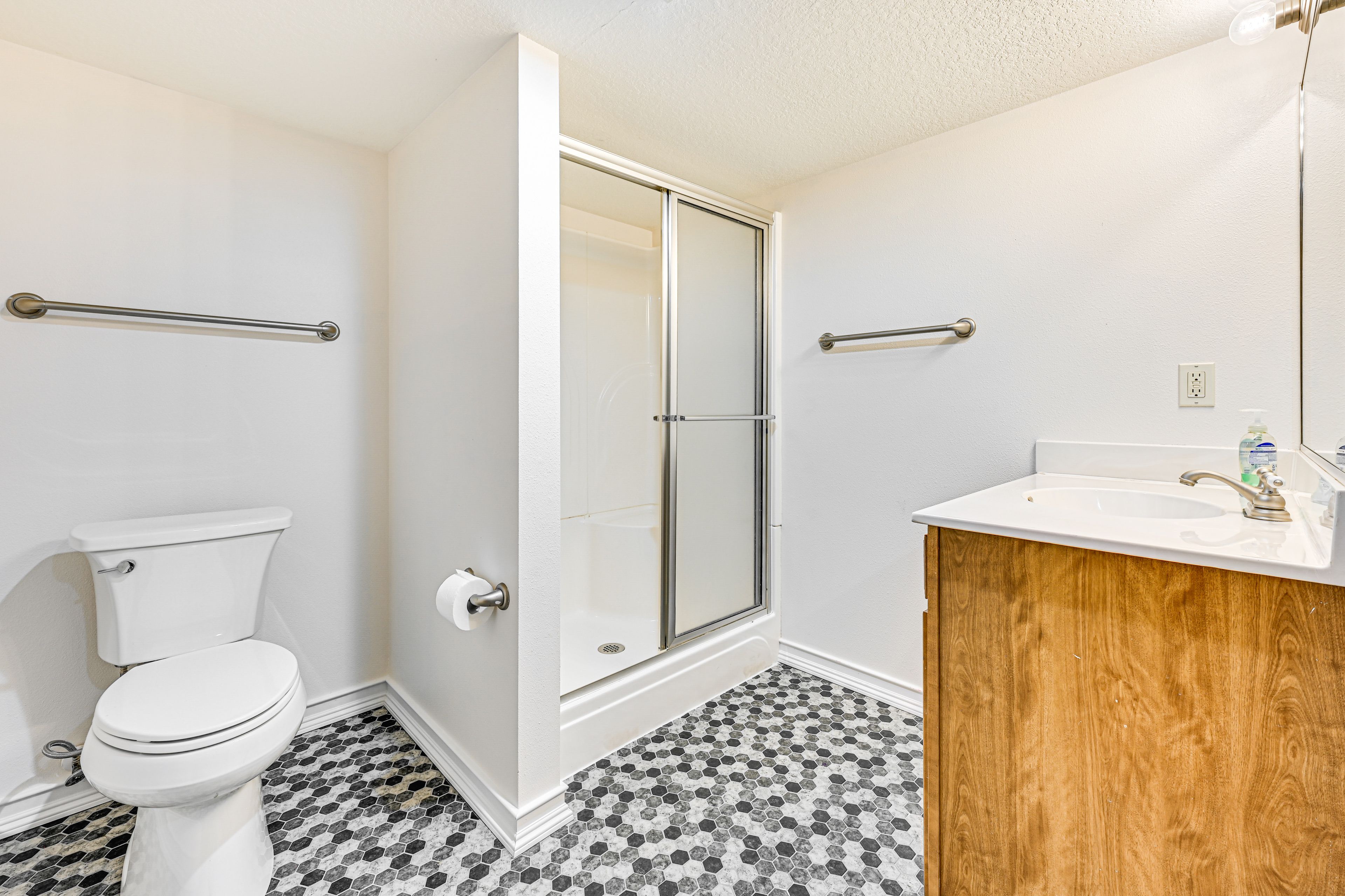 Full Bathroom | Basement | Walk-In Shower | Hair Dryer