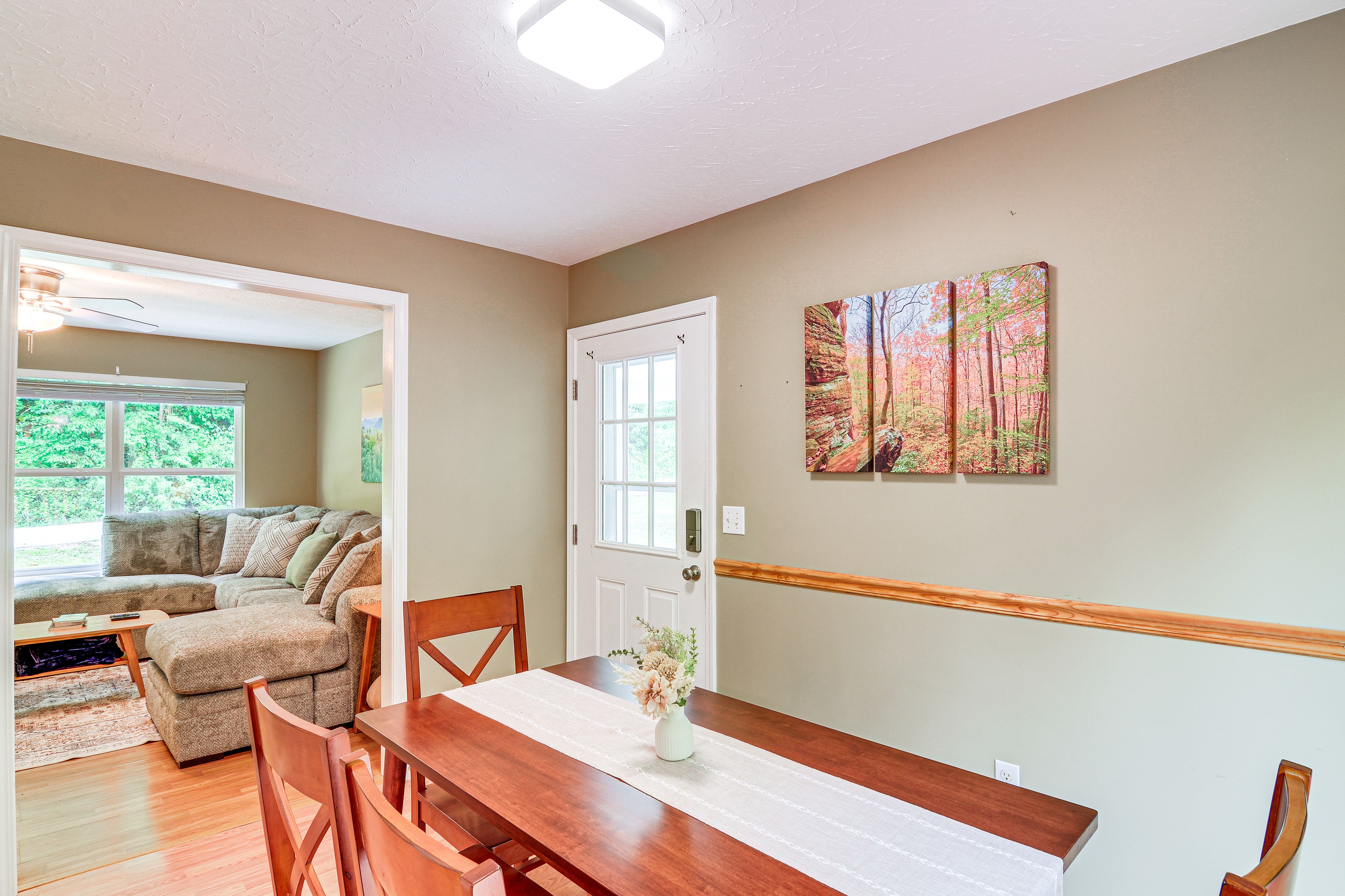 Dining Area | Dishware & Flatware Provided