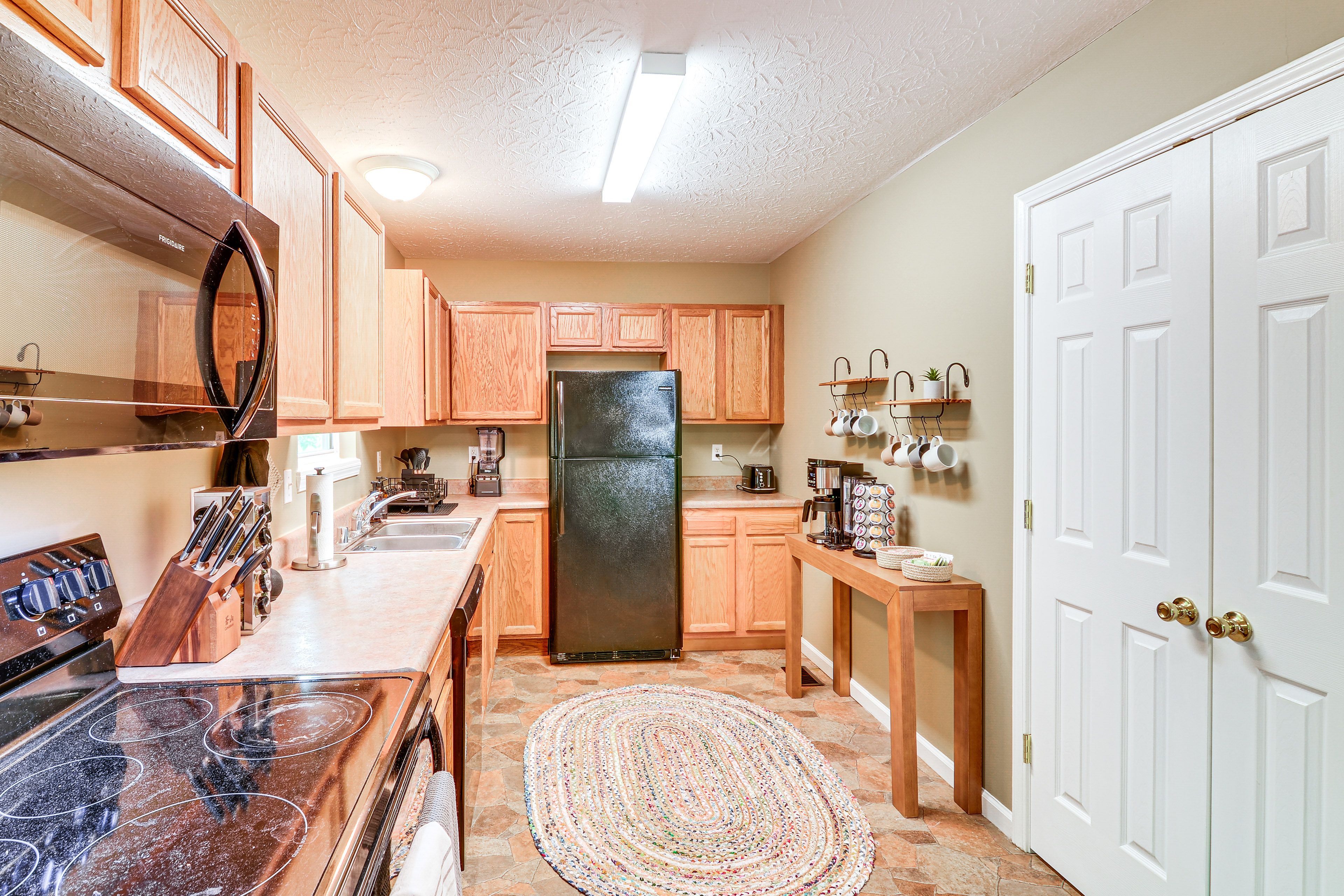 Kitchen | Drip/Single-Serve Coffee Maker | Blender | Toaster | Cooking Basics