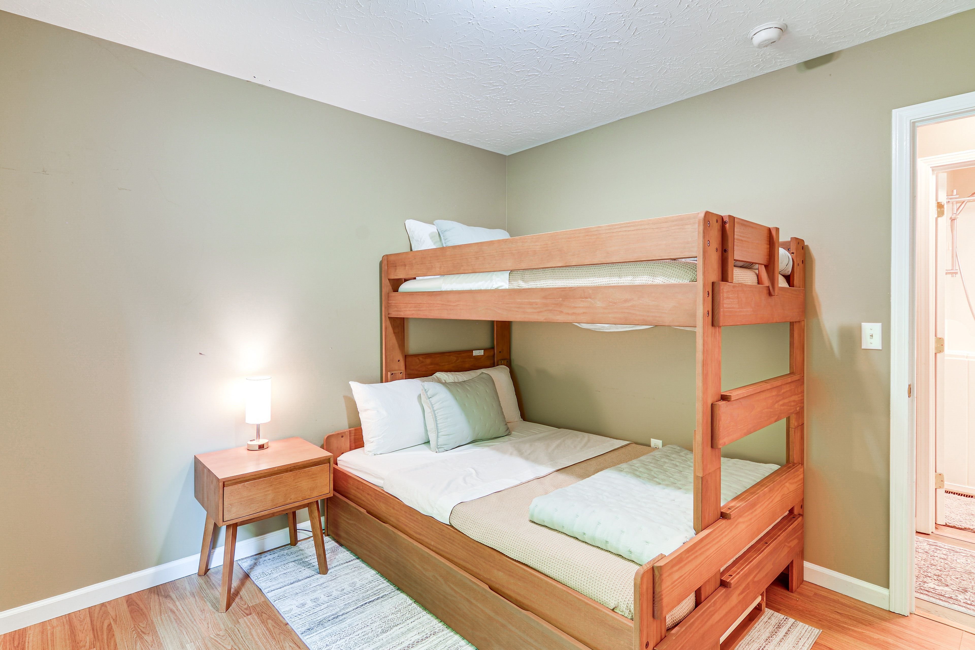Bedroom 3 | Twin/Full Bunk Bed w/ Twin Trundle