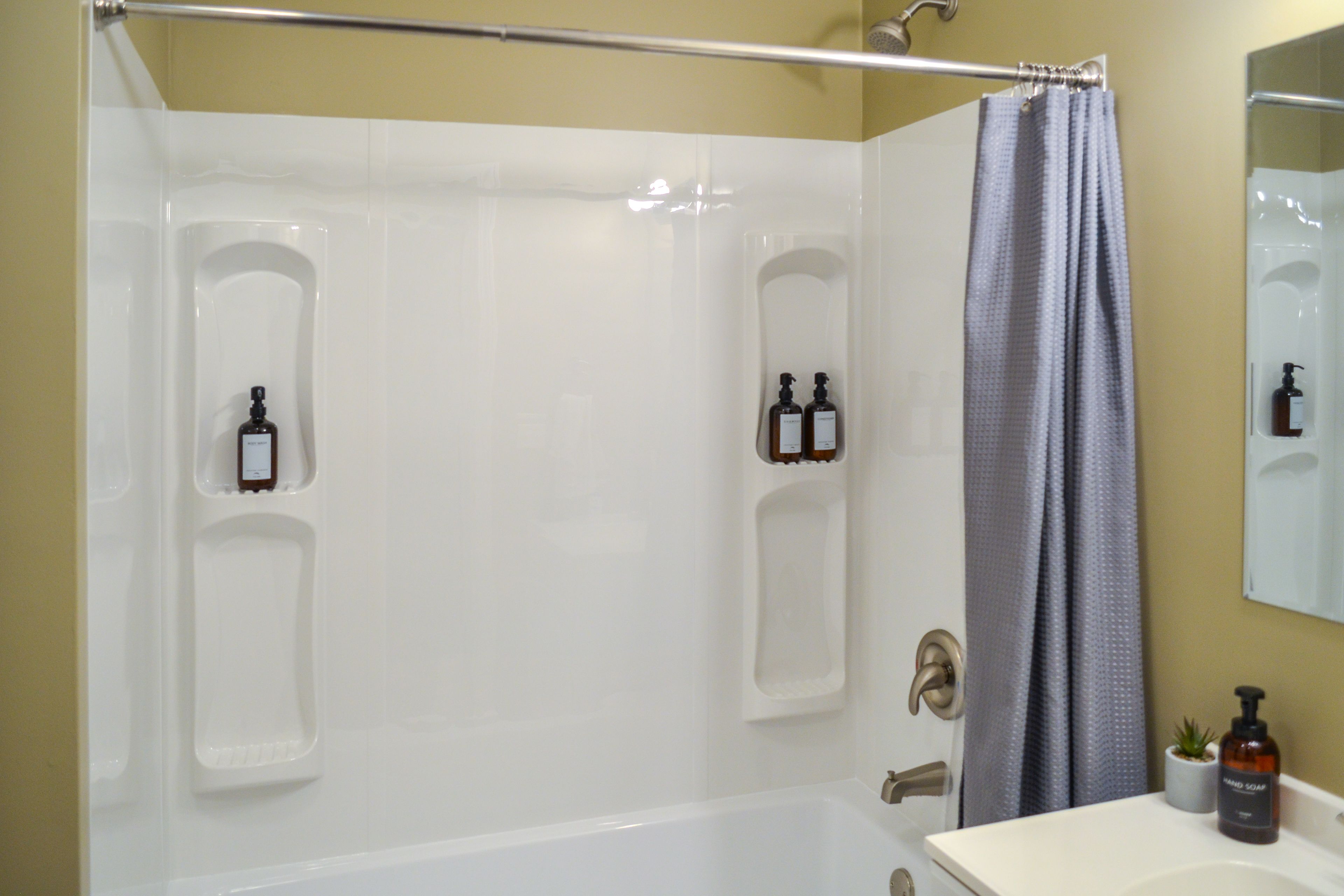 Full Bathroom | Towels Provided | Complimentary Toiletries | Hair Dryer