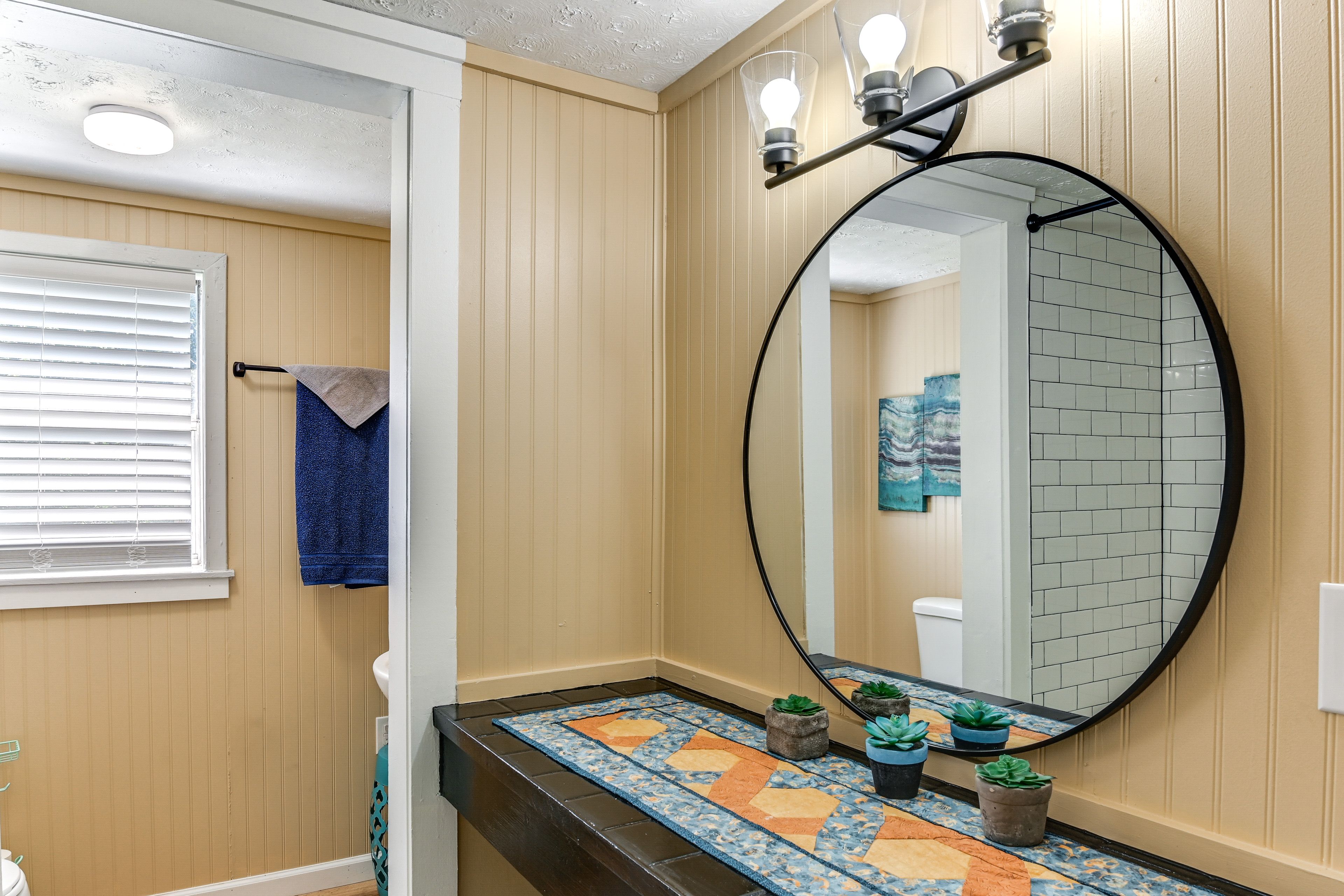 Full Bathroom | Complimentary Toiletries