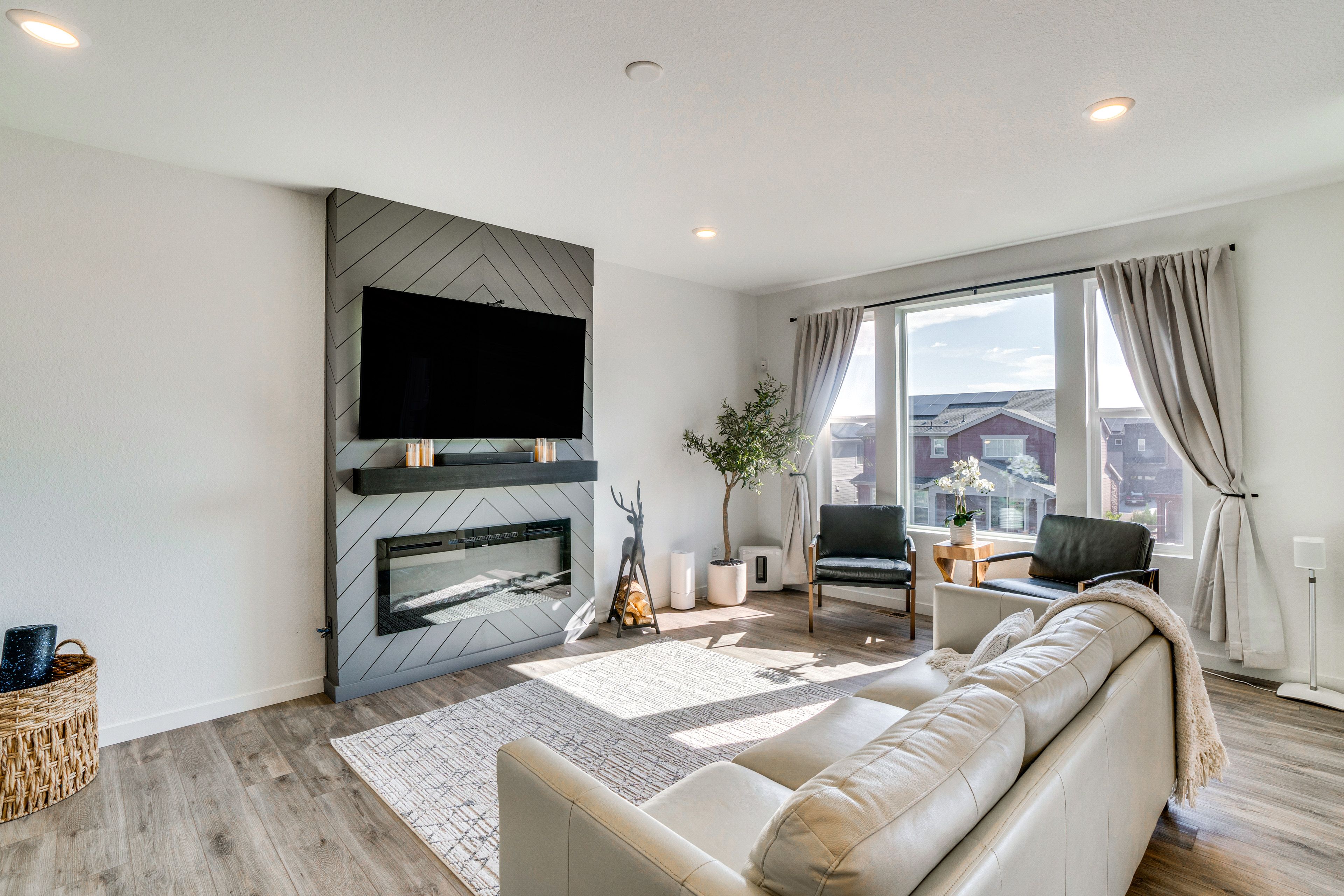 Living Area | Flat-Screen TV | Fireplace | Laptop Workspace | 1st Floor