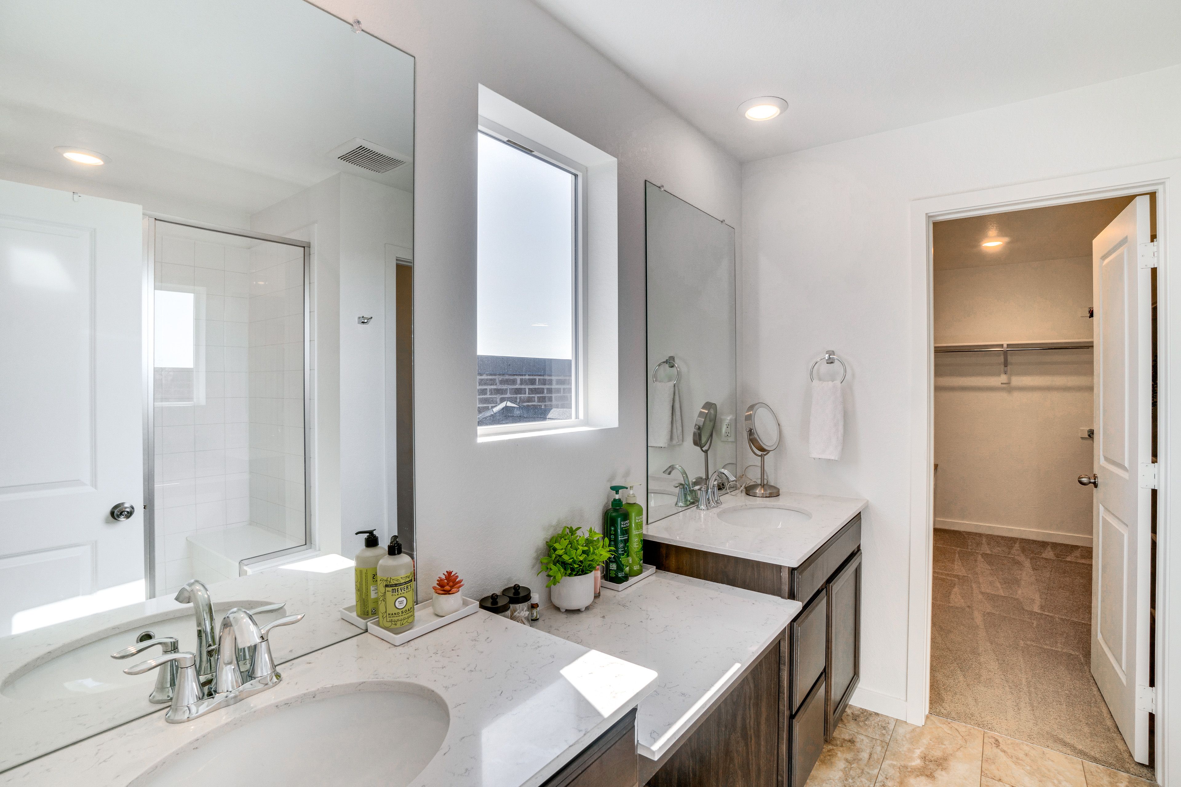 Full Bathroom | Complimentary Toiletries | 2nd Floor