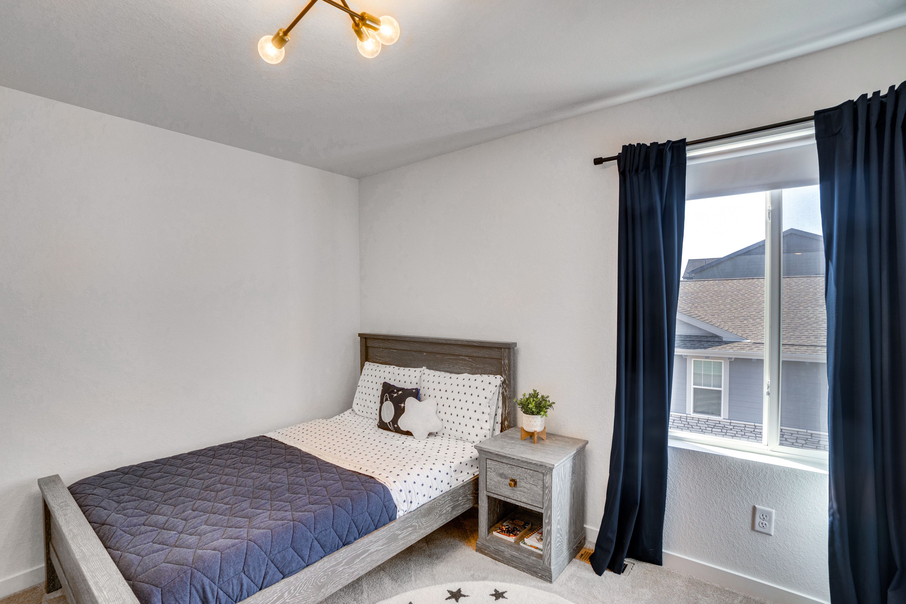 Bedroom 3 | Full Bed | Laptop Workspace | 2nd Floor