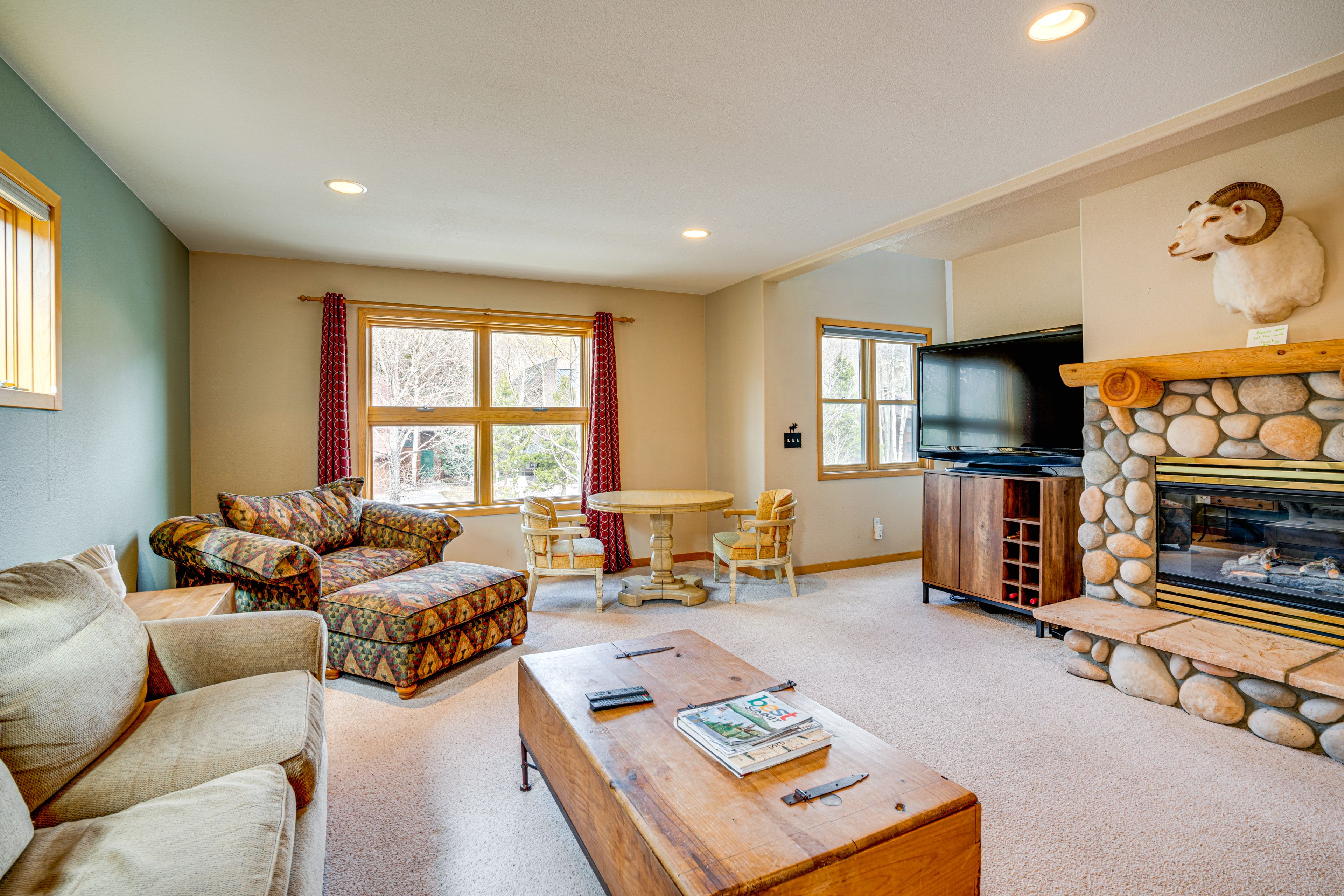 Living Room | Queen Sleeper Sofa | 2nd Floor | Multi-Level Townhome