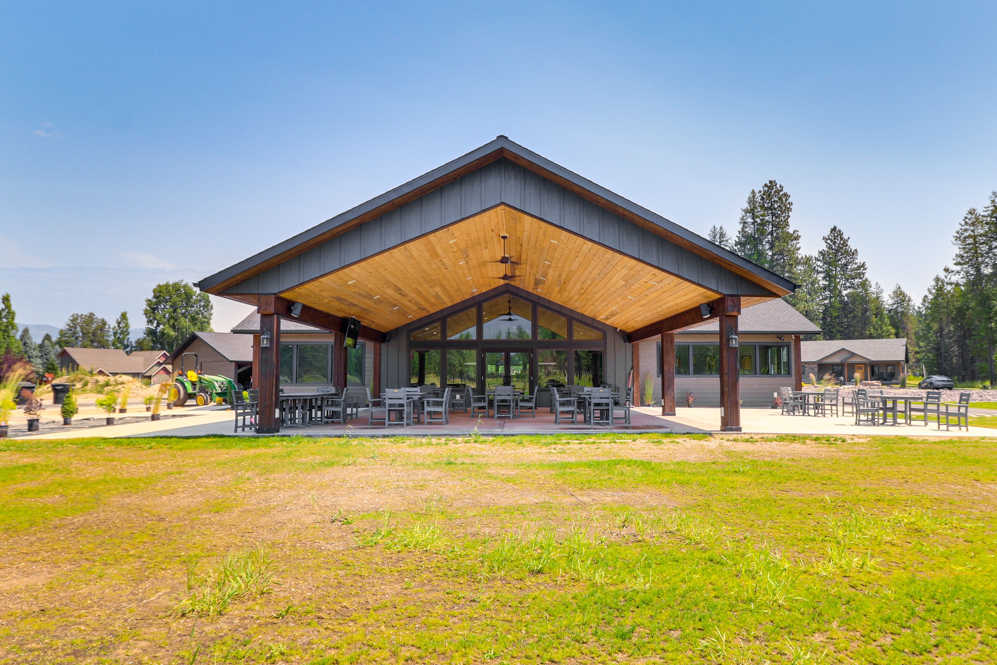 Cabinet View Golf Club Amenities