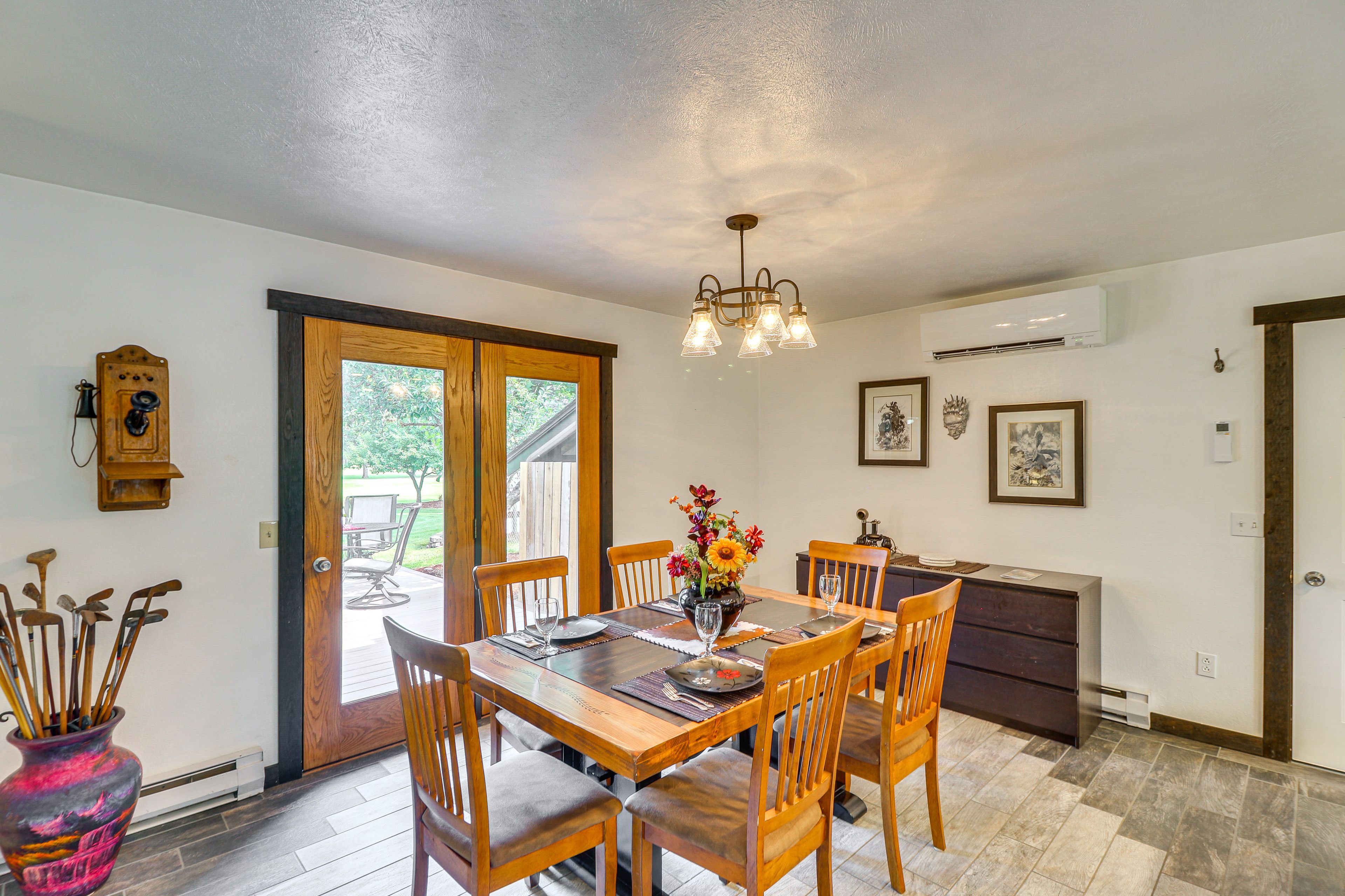 Dining Room | Dishware & Flatware Provided