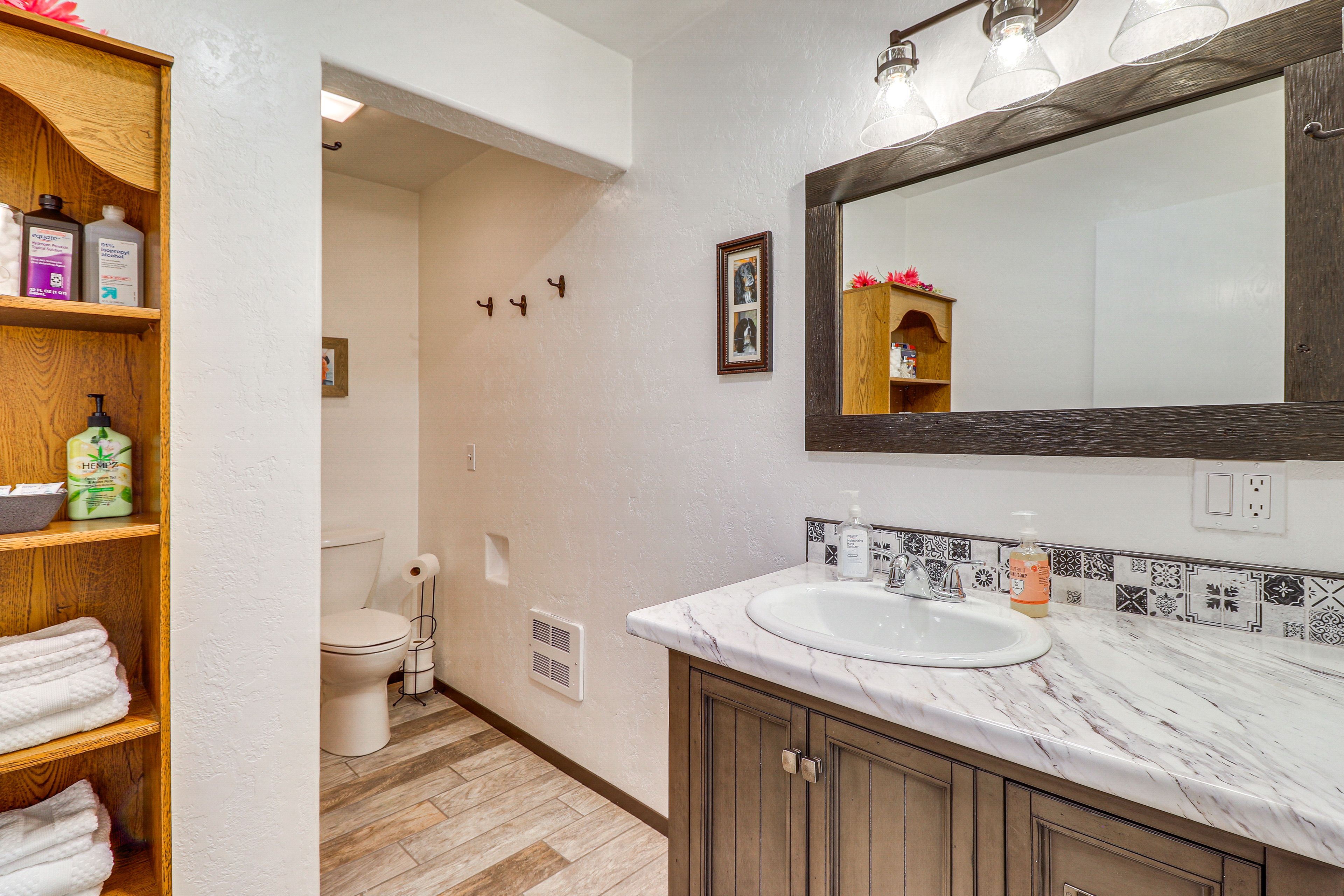 Full Bathroom | Complimentary Toiletries