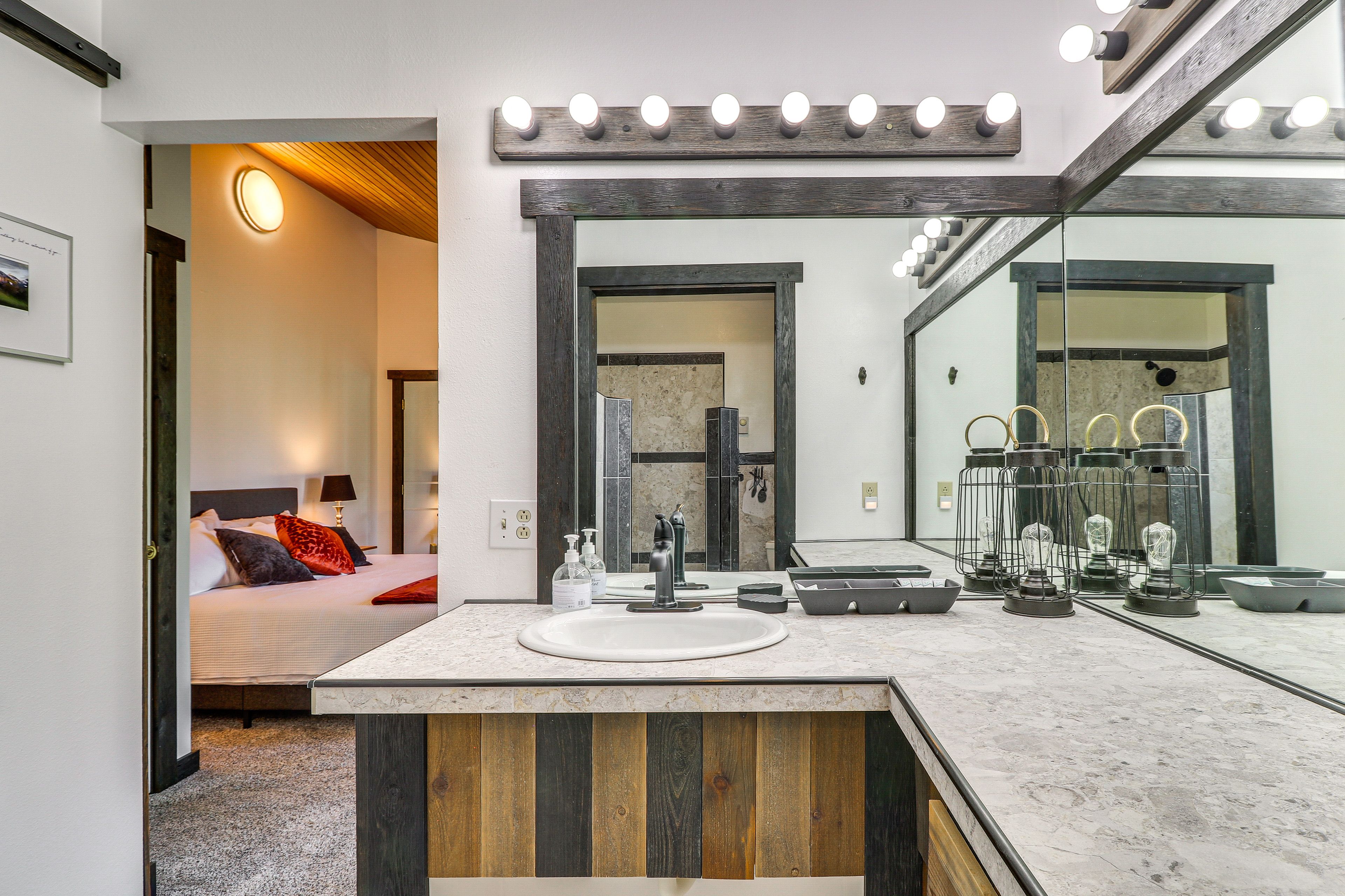 En-Suite Bathroom | Towels Provided