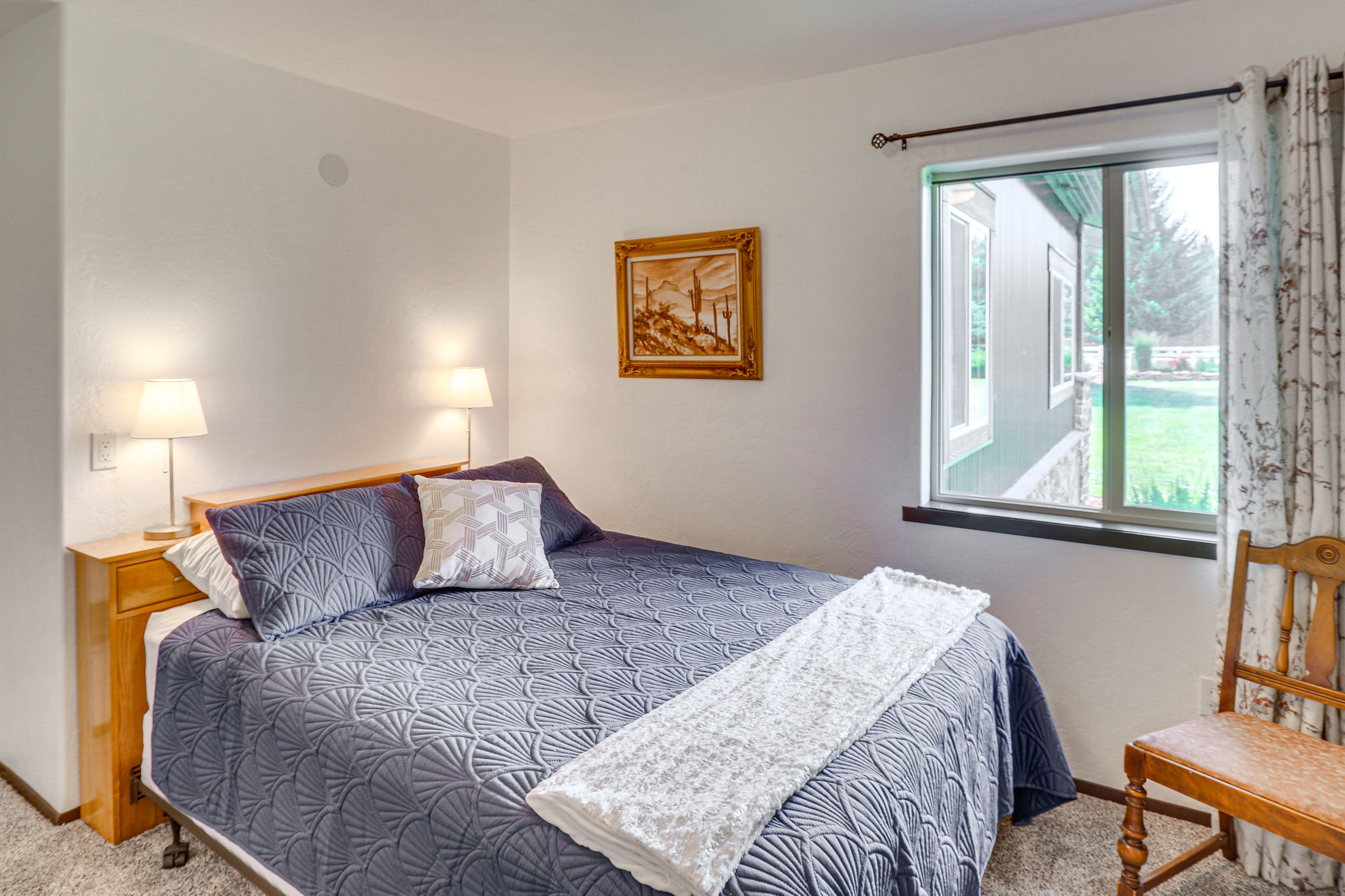 Bedroom 2 | Queen Bed
