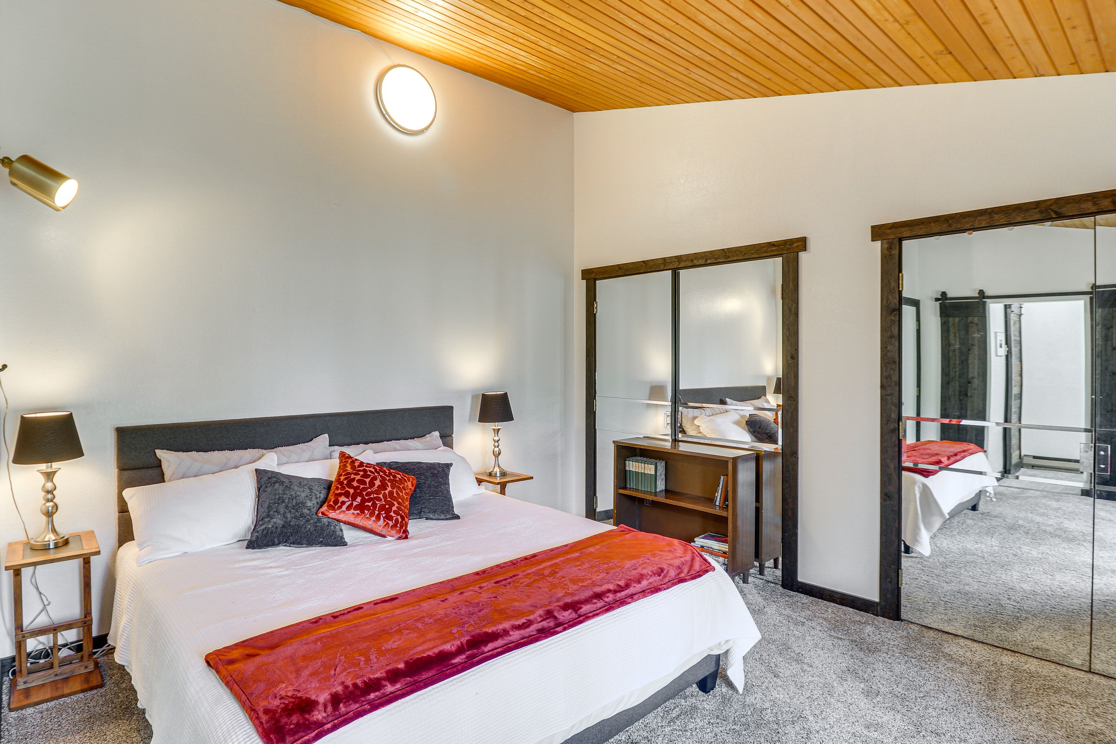 Bedroom 1 | King Bed | Linens Provided