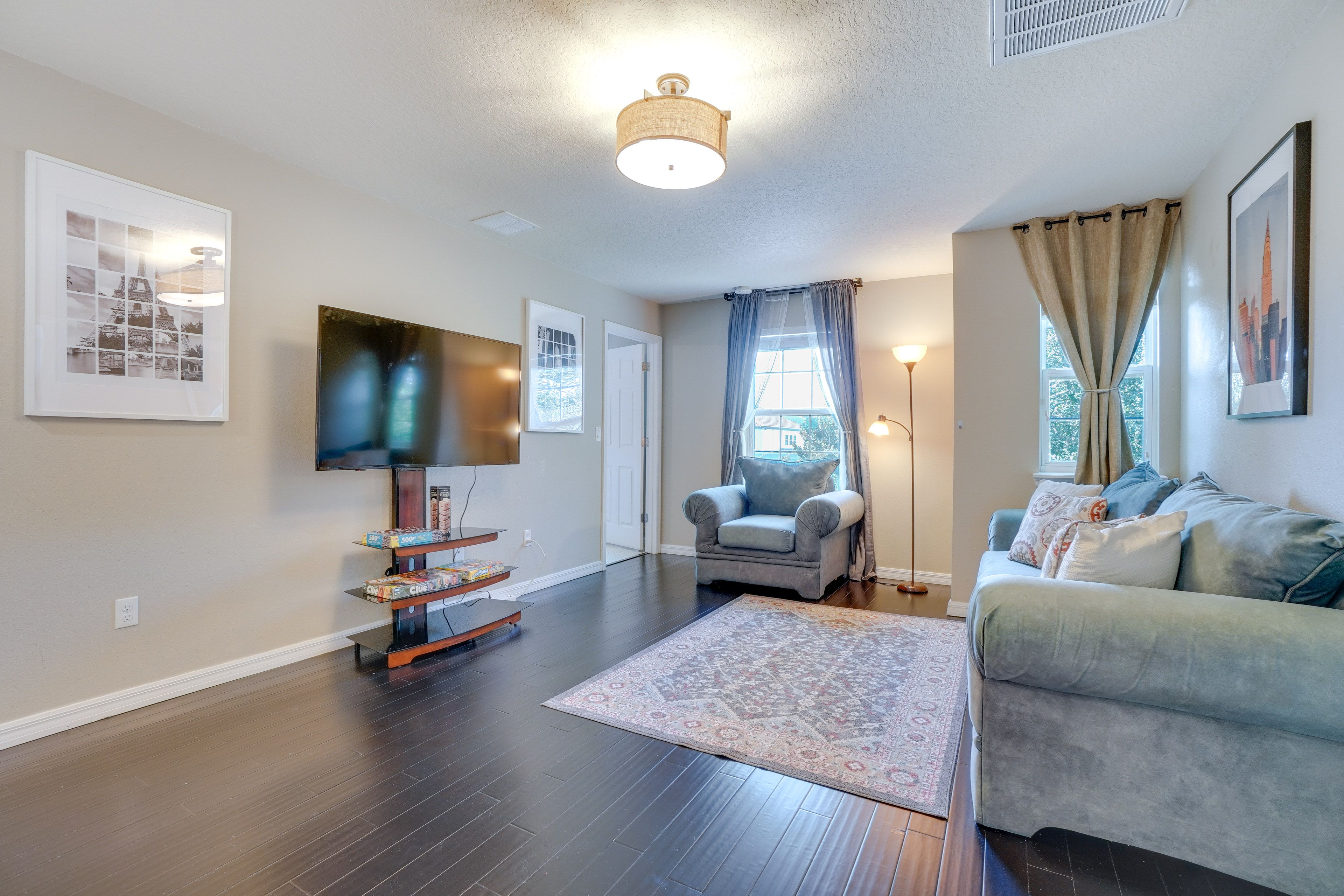 Loft | Queen Sleeper Sofa | 2nd Floor | Smart TV | Board Games