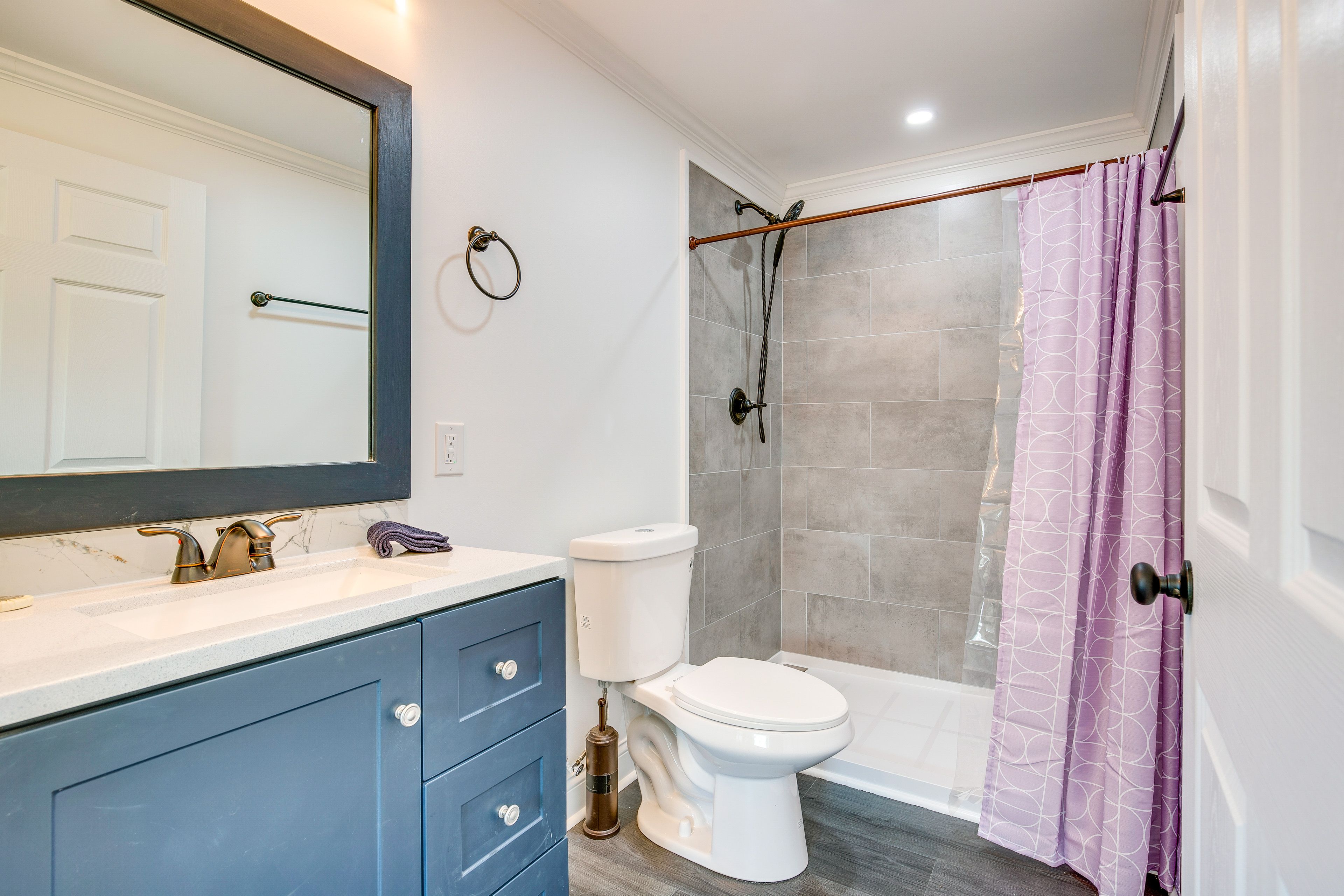 Full Bathroom | 1st Floor