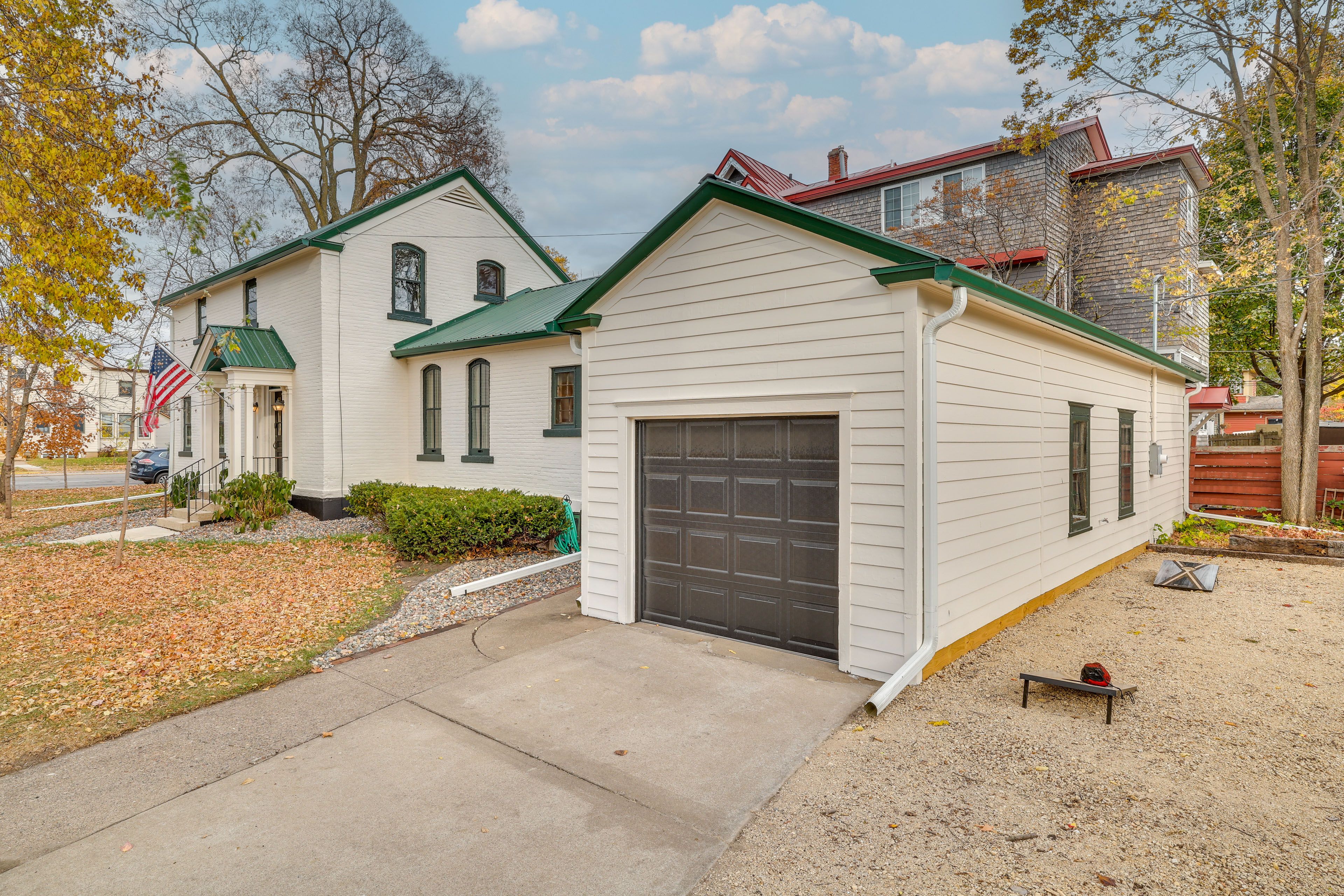Parking | Garage (1 Vehicle) | Driveway (1 Vehicle) | Street Parking