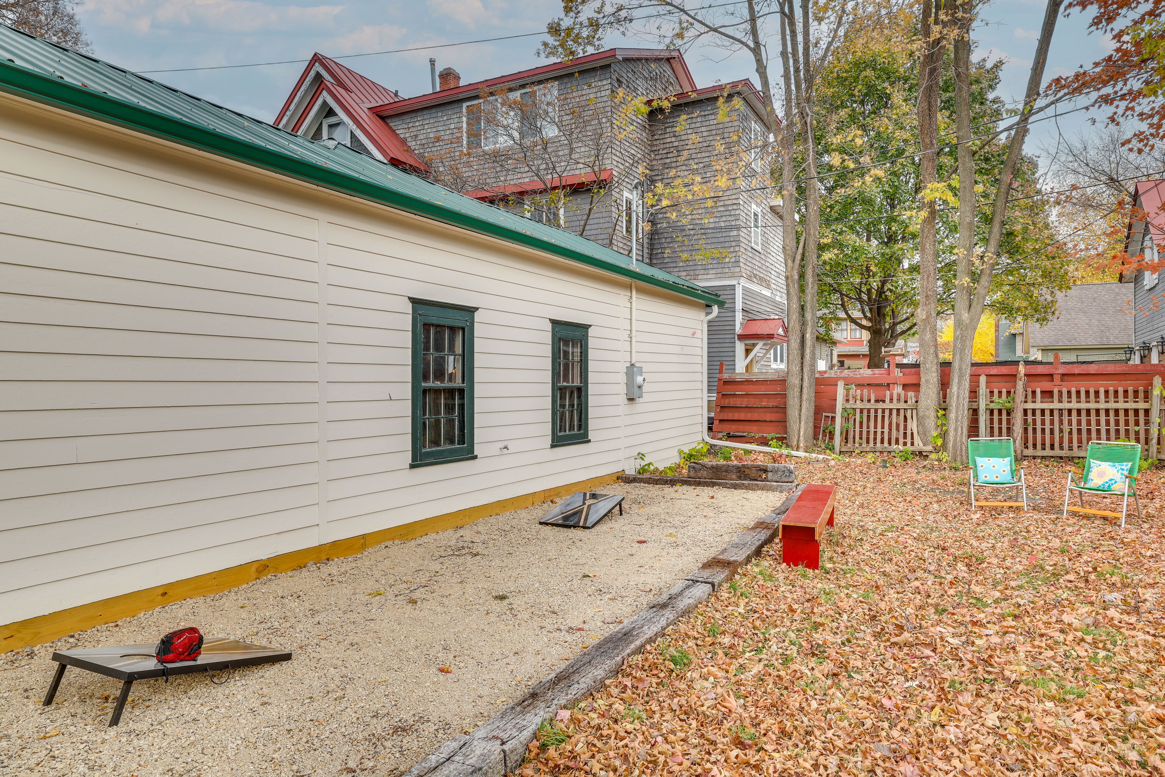 Private Yard | Cornhole