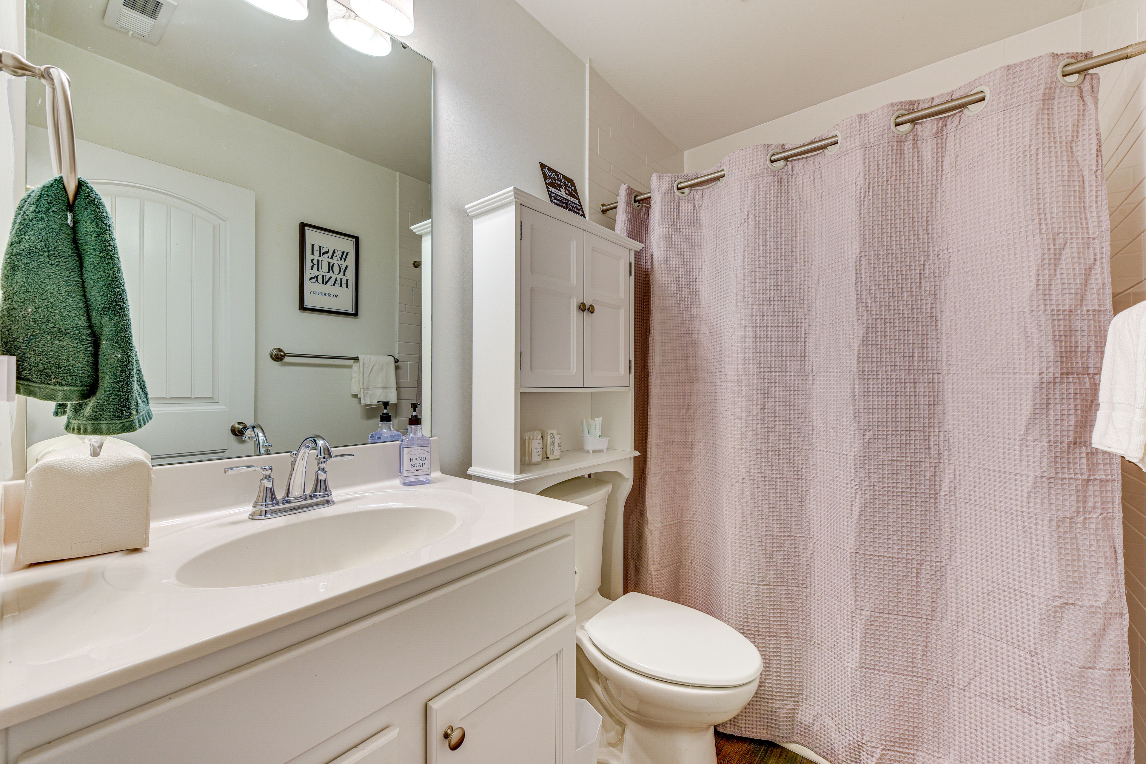 Full Bathroom | Complimentary Toiletries