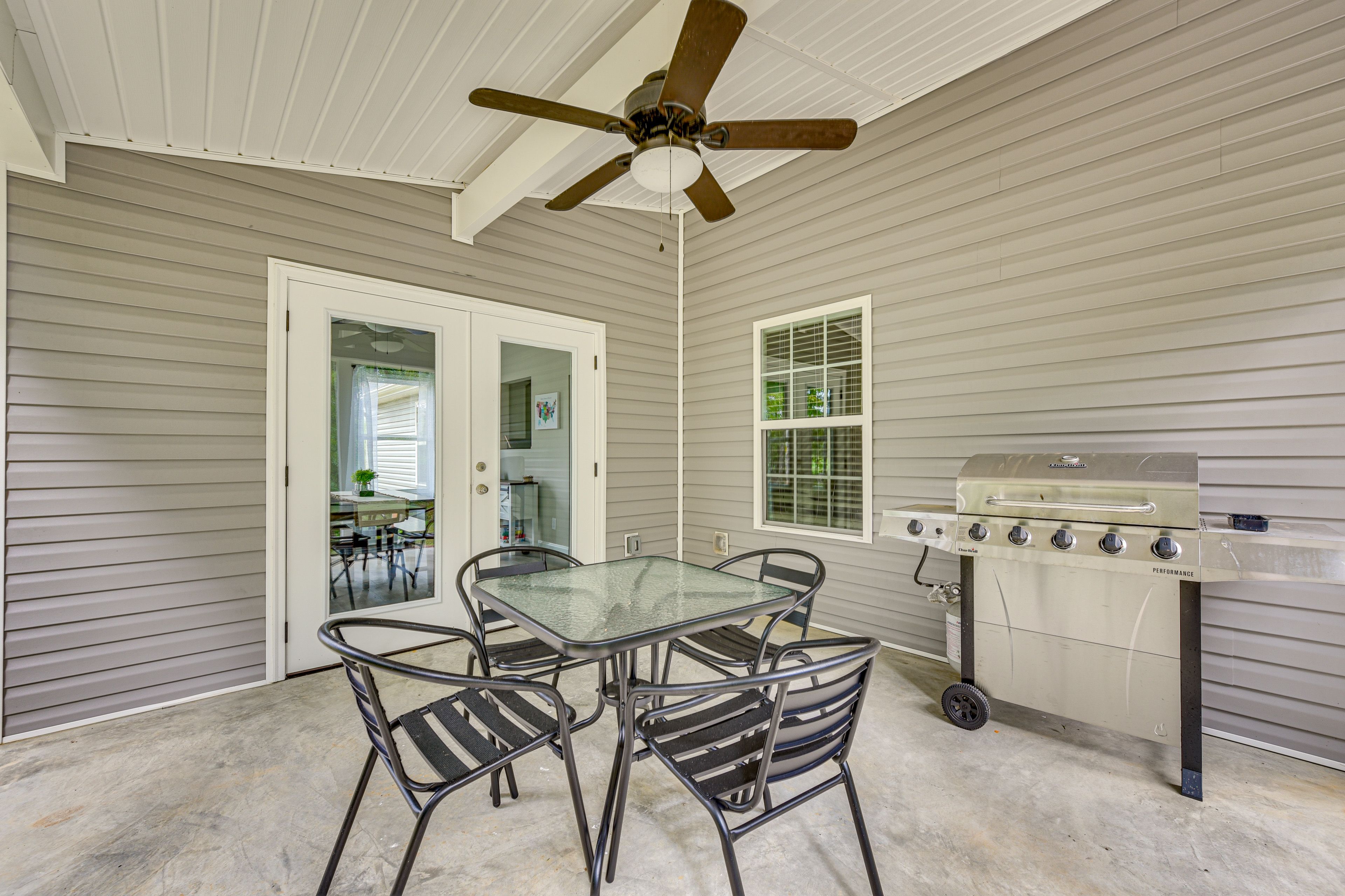 Covered Patio | Gas Grill | Dining Set