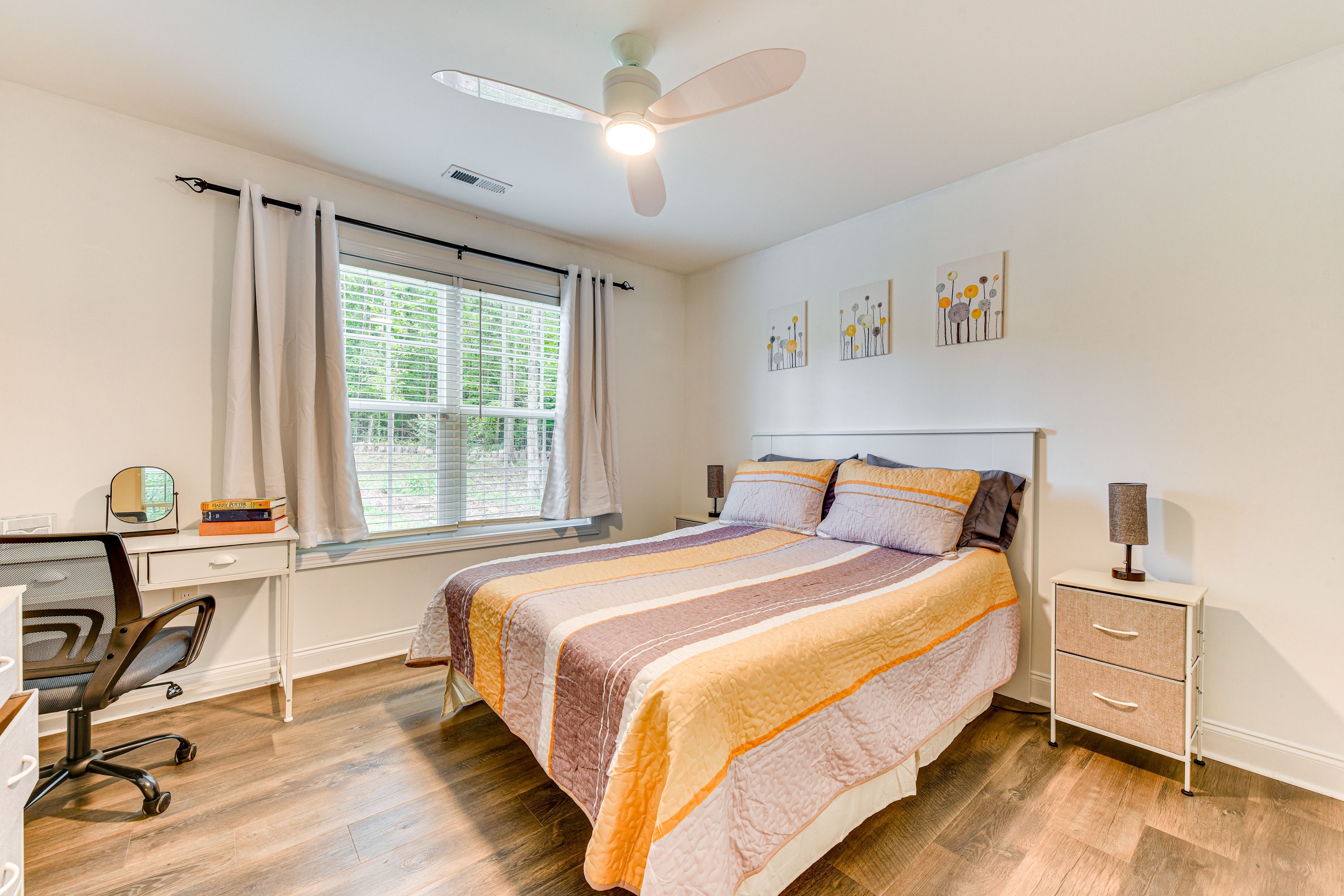 Bedroom 2 | Queen Bed | Smart TV