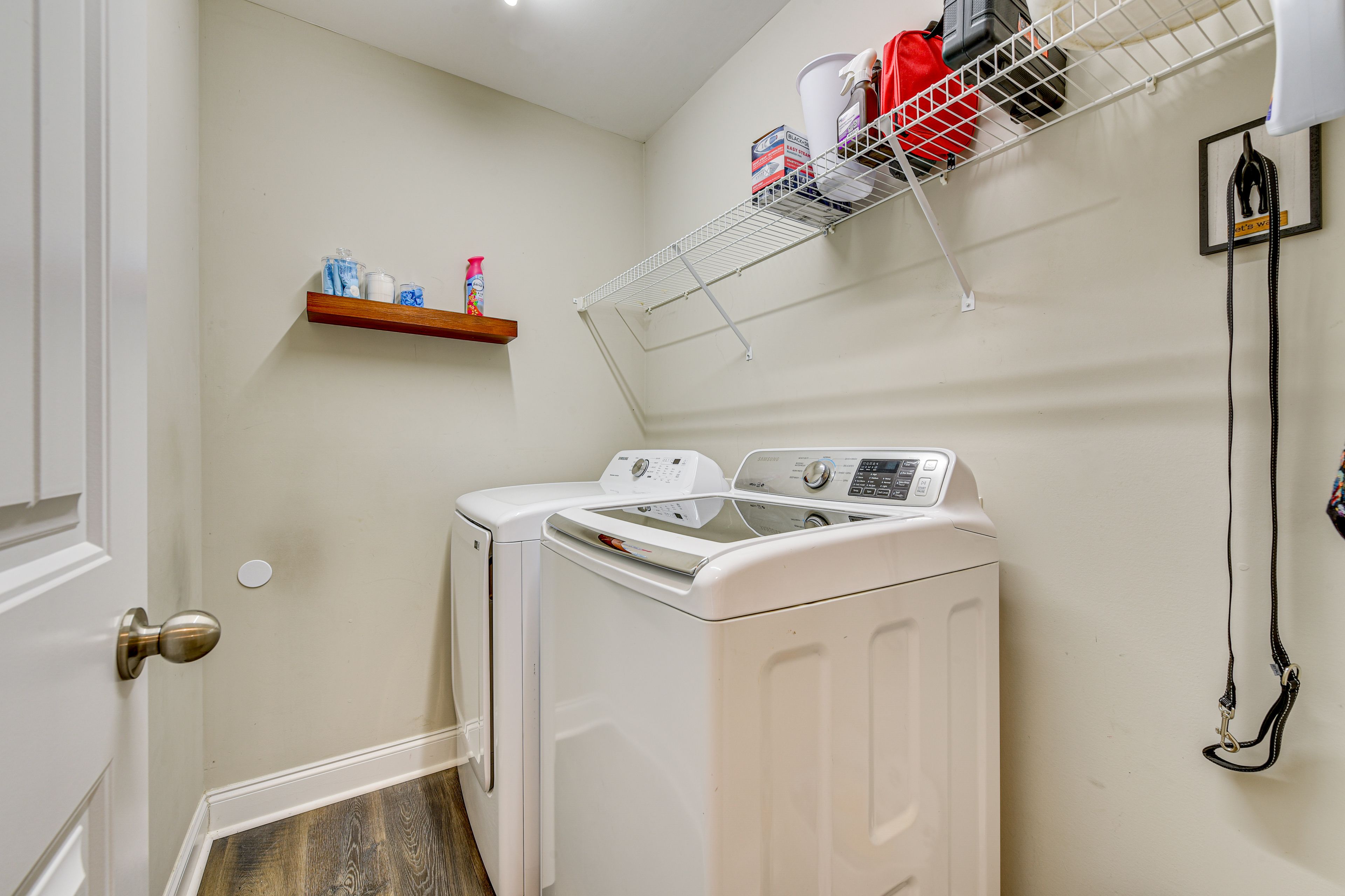 Laundry Room | Washer & Dryer