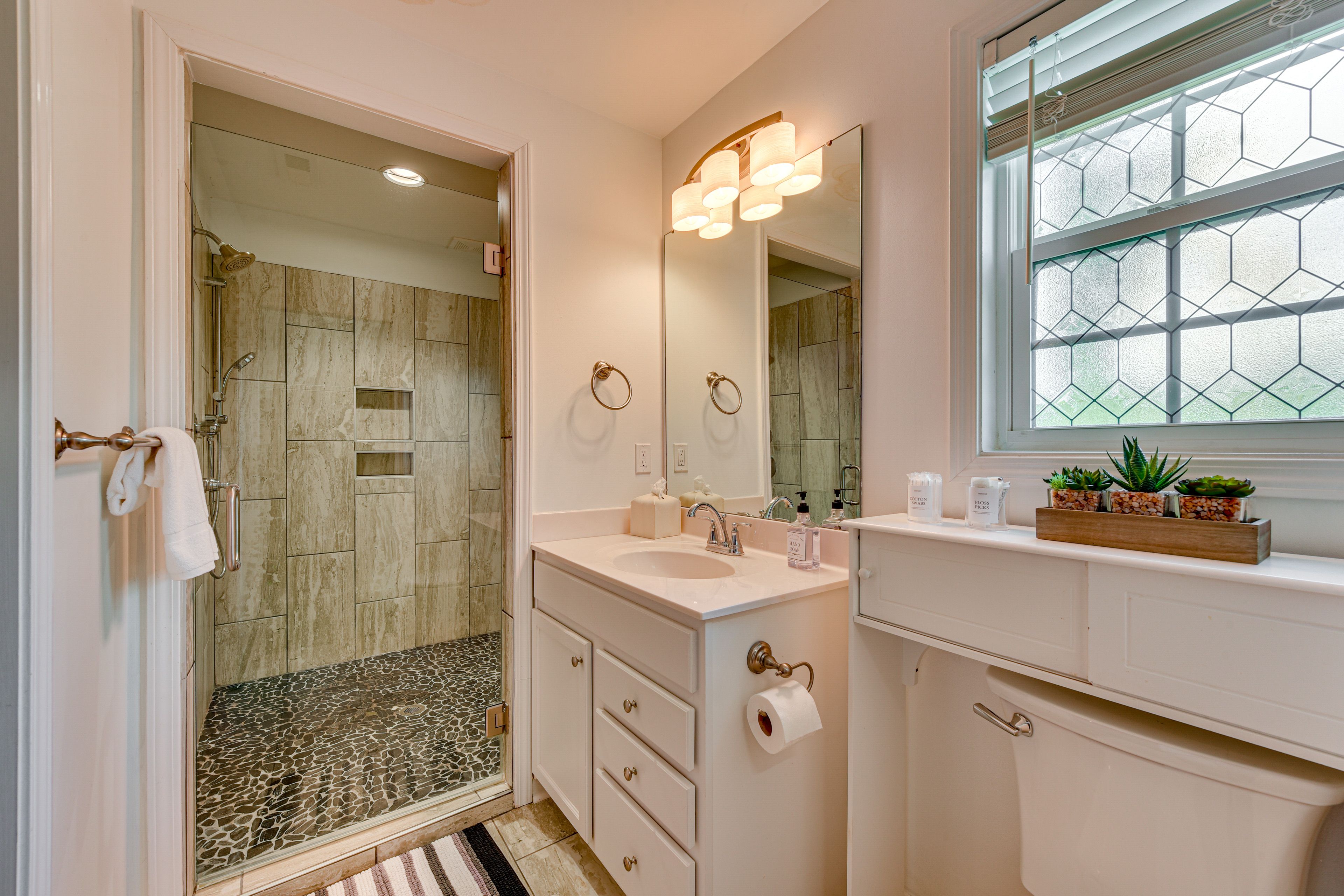 En-Suite Bathroom | Towels Provided