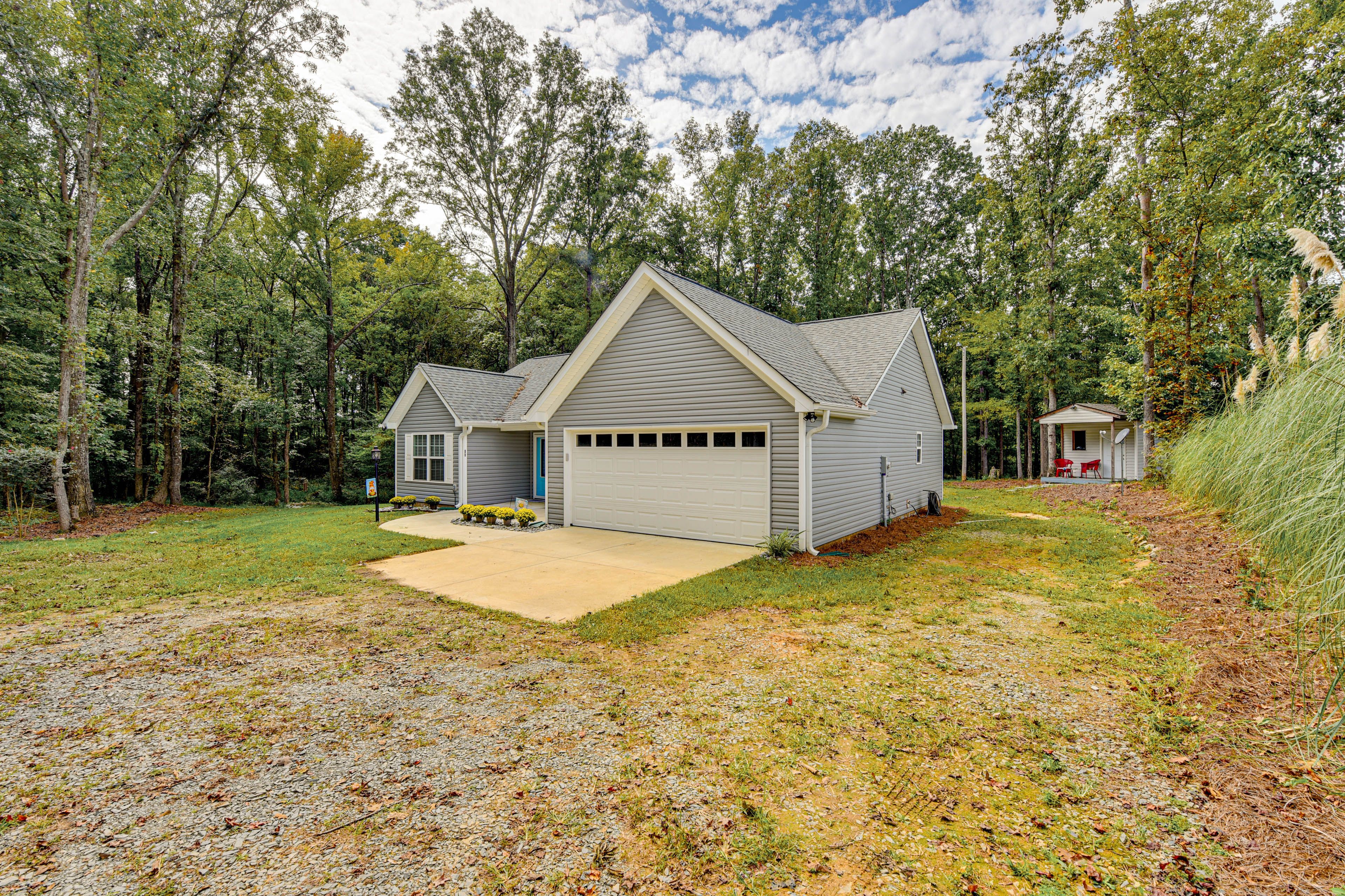 Parking | Driveway (4 Vehicles) | No Garage Parking