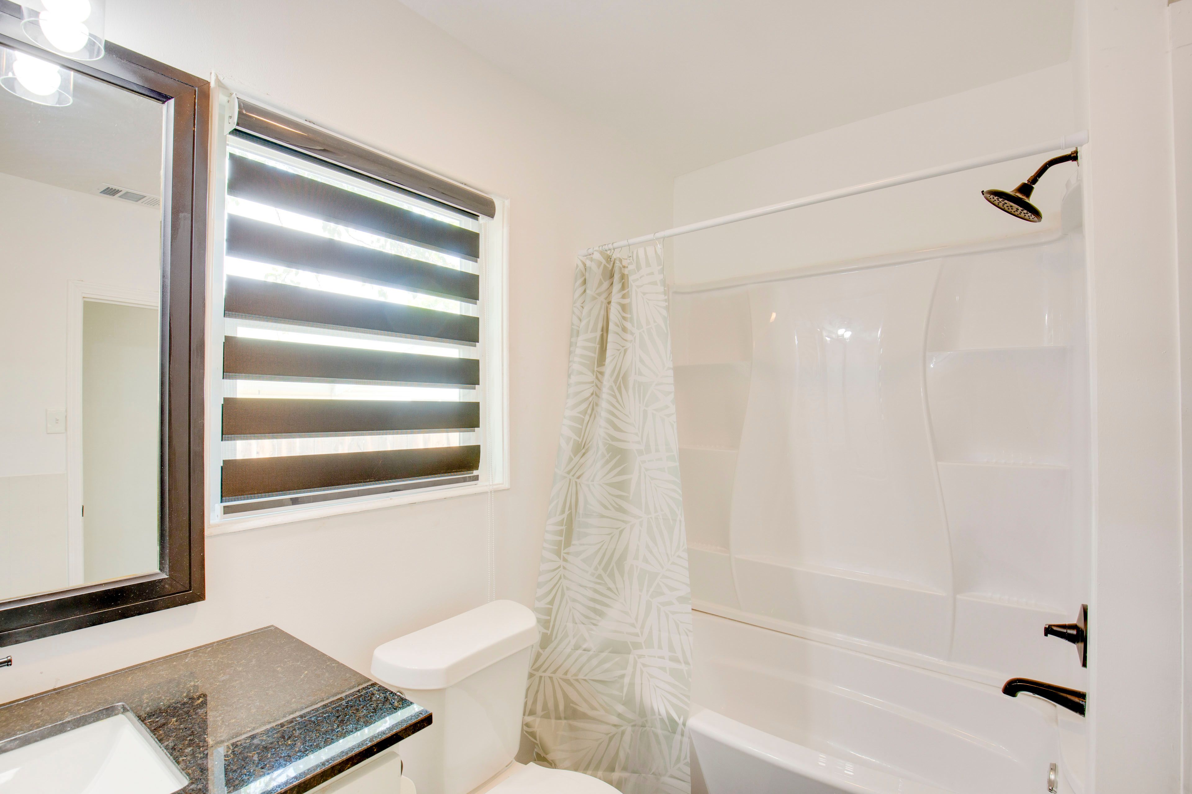 Full Bathroom | Shower/Tub Combo