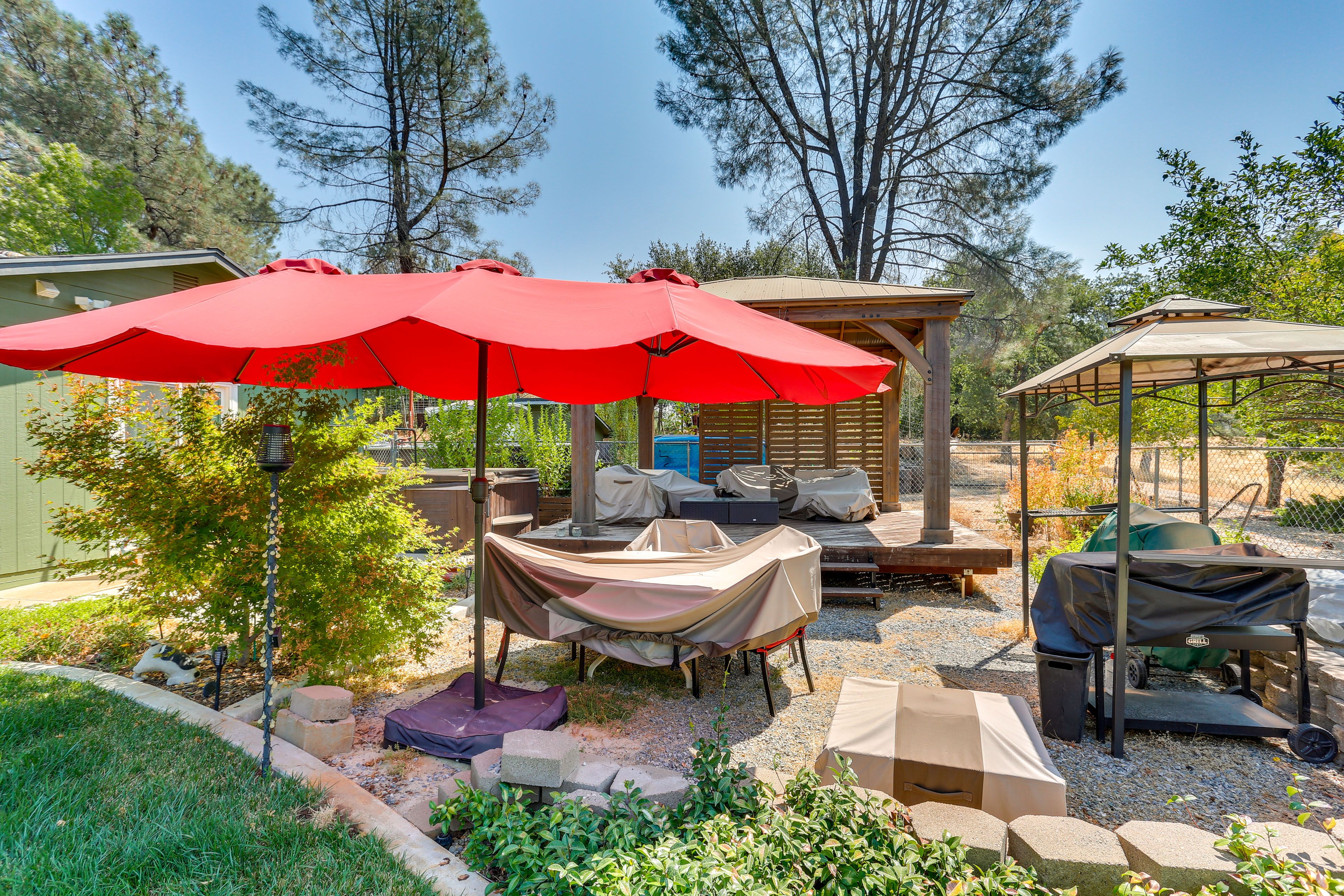 Outdoor Seating | Gazebo