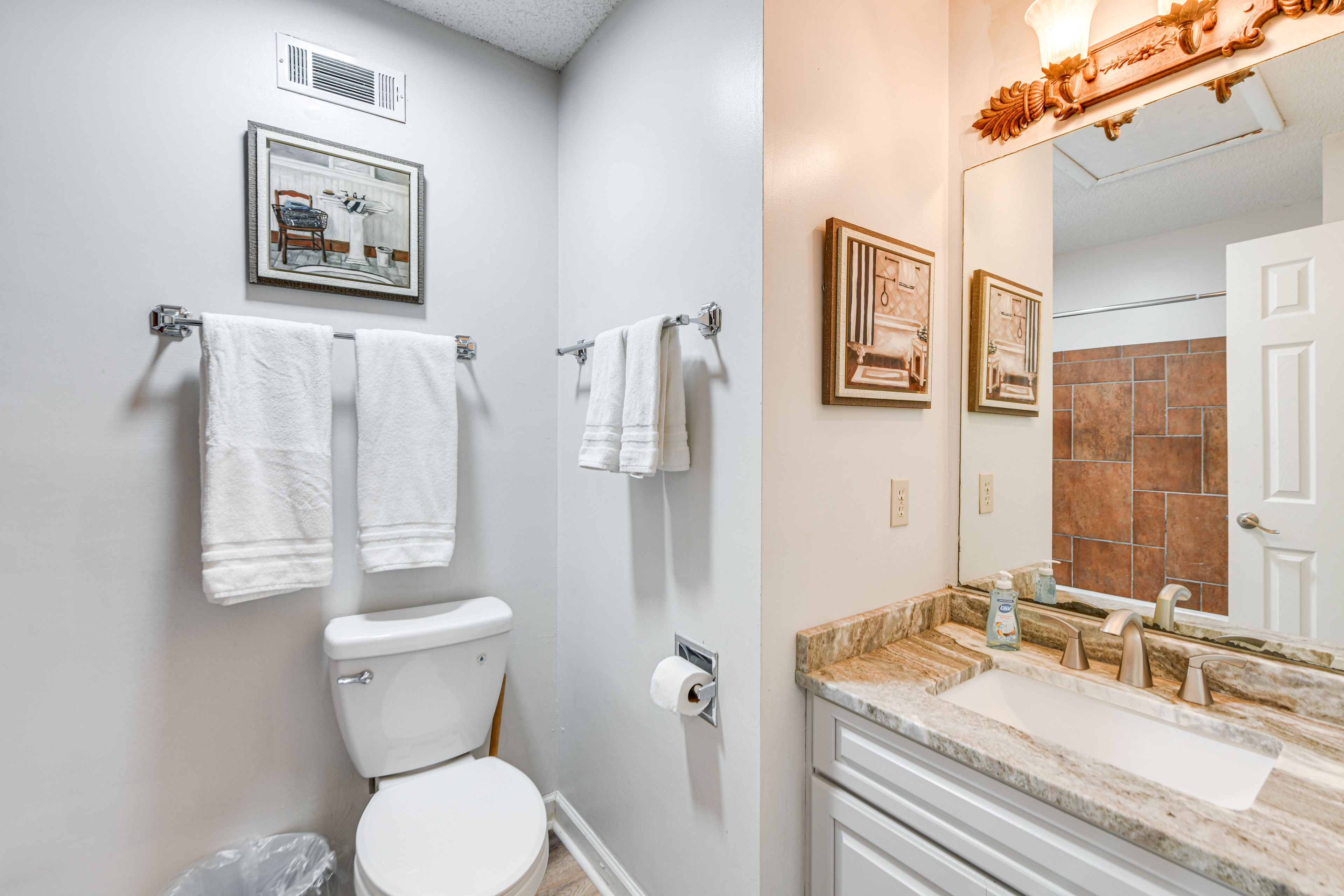 Full Bathroom | 2nd Floor