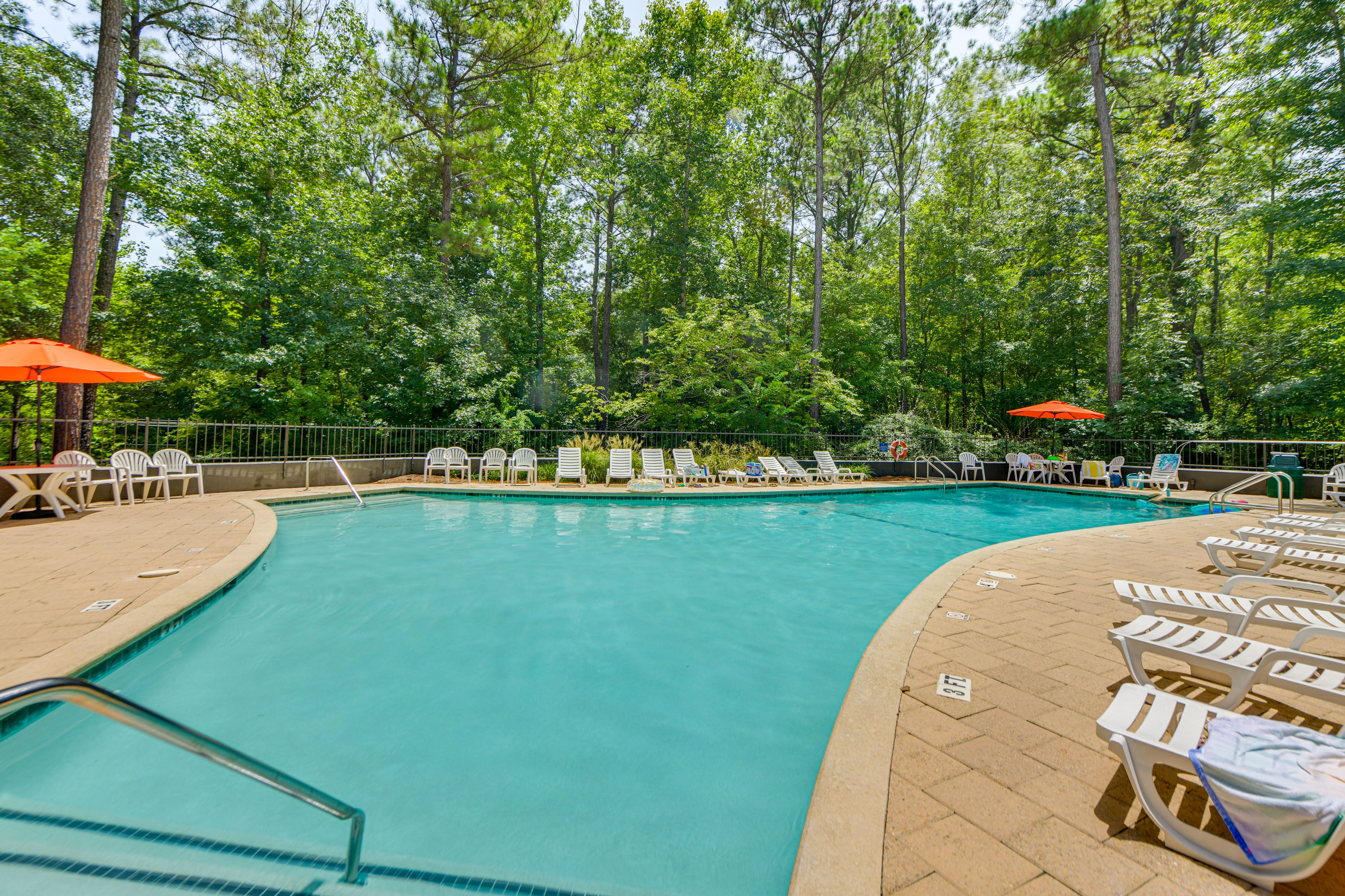 Stillwaters Resort | Community Amenities | Outdoor Pool