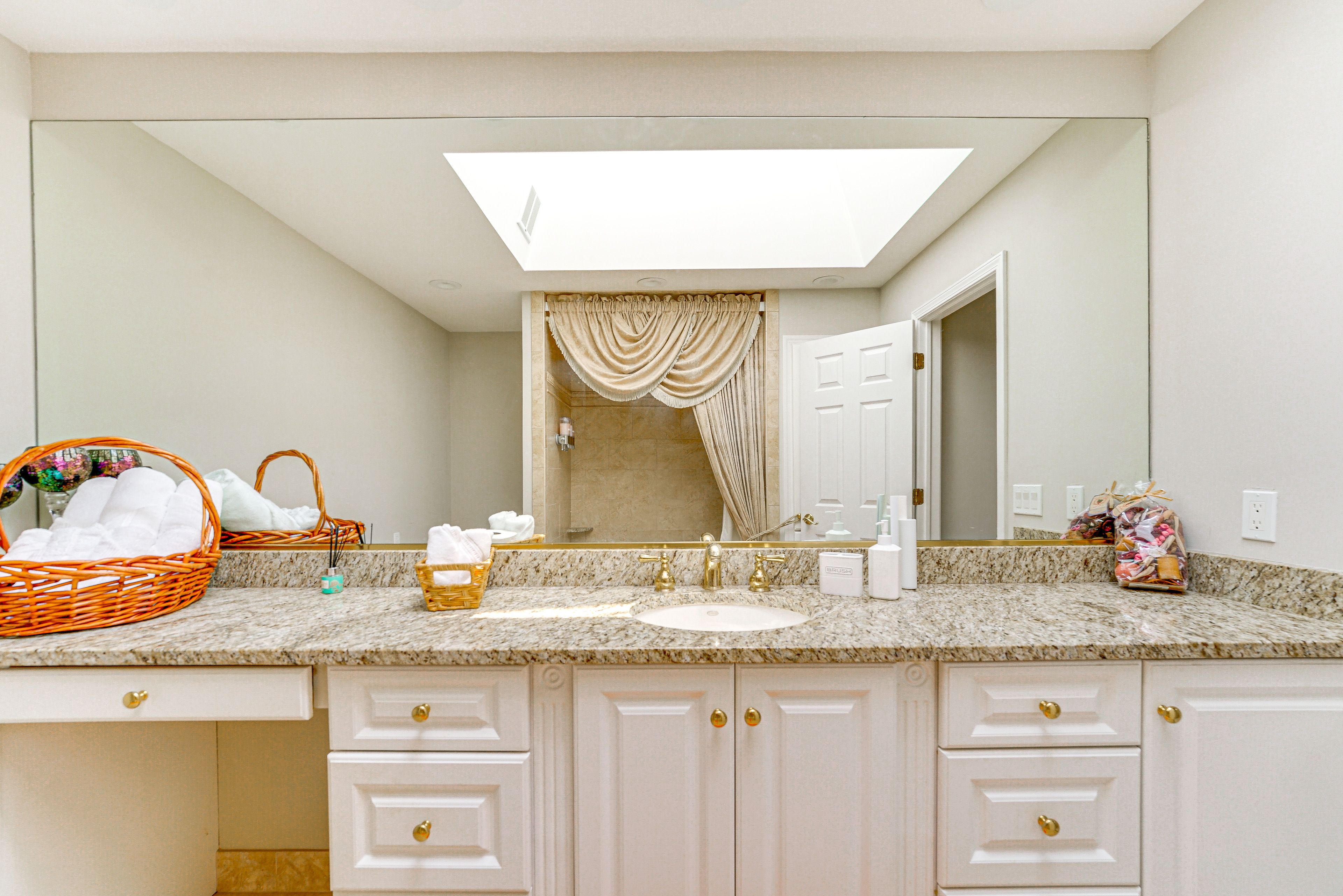 En-Suite Bathroom | Bathtub | Towels Provided