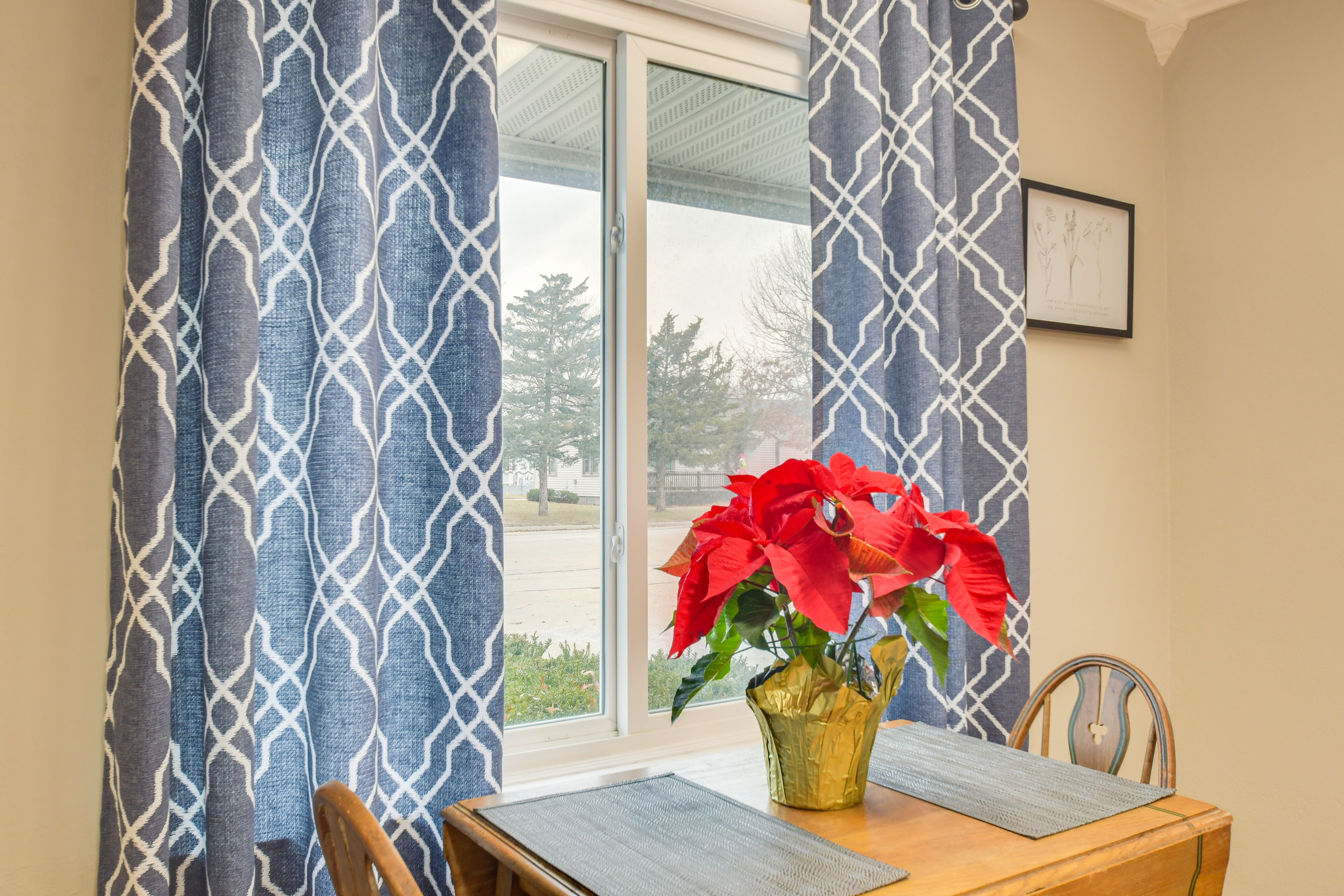Dining Area | Dishware/Flatware