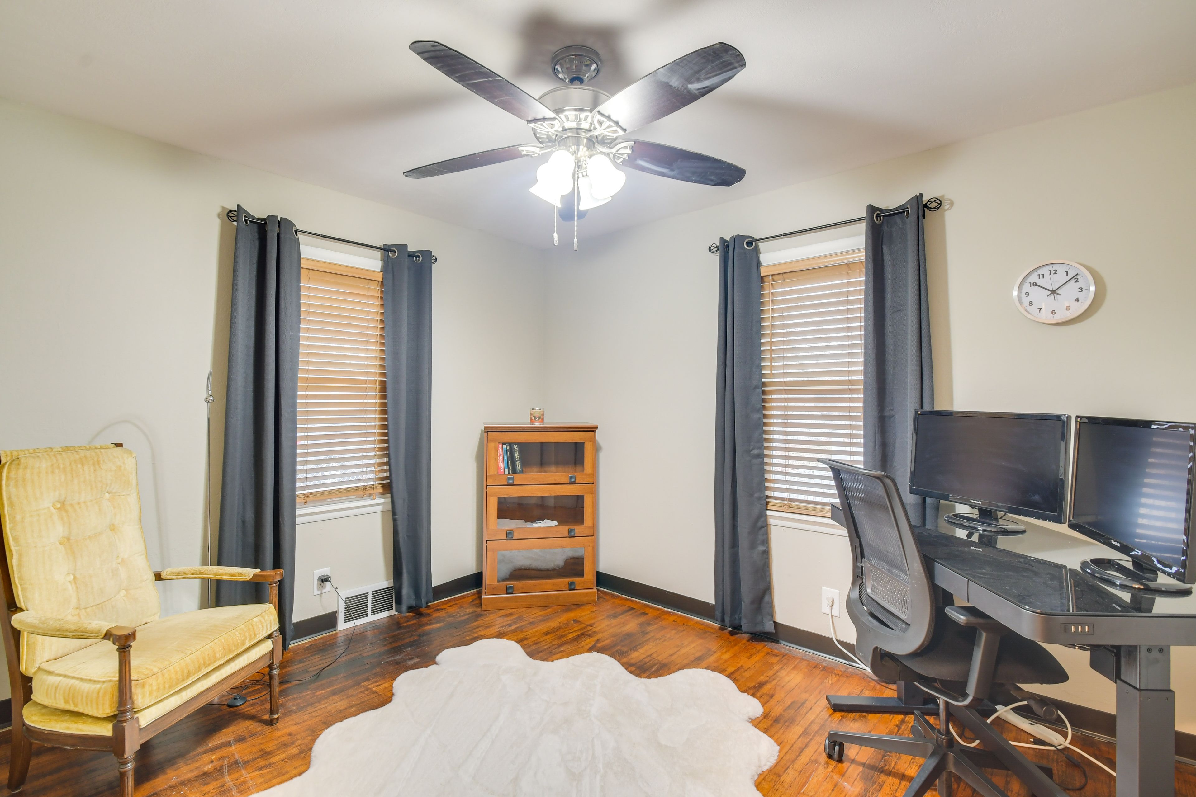 Home Office | Height-Adjustable Desk | Dual Monitors | Free WiFi