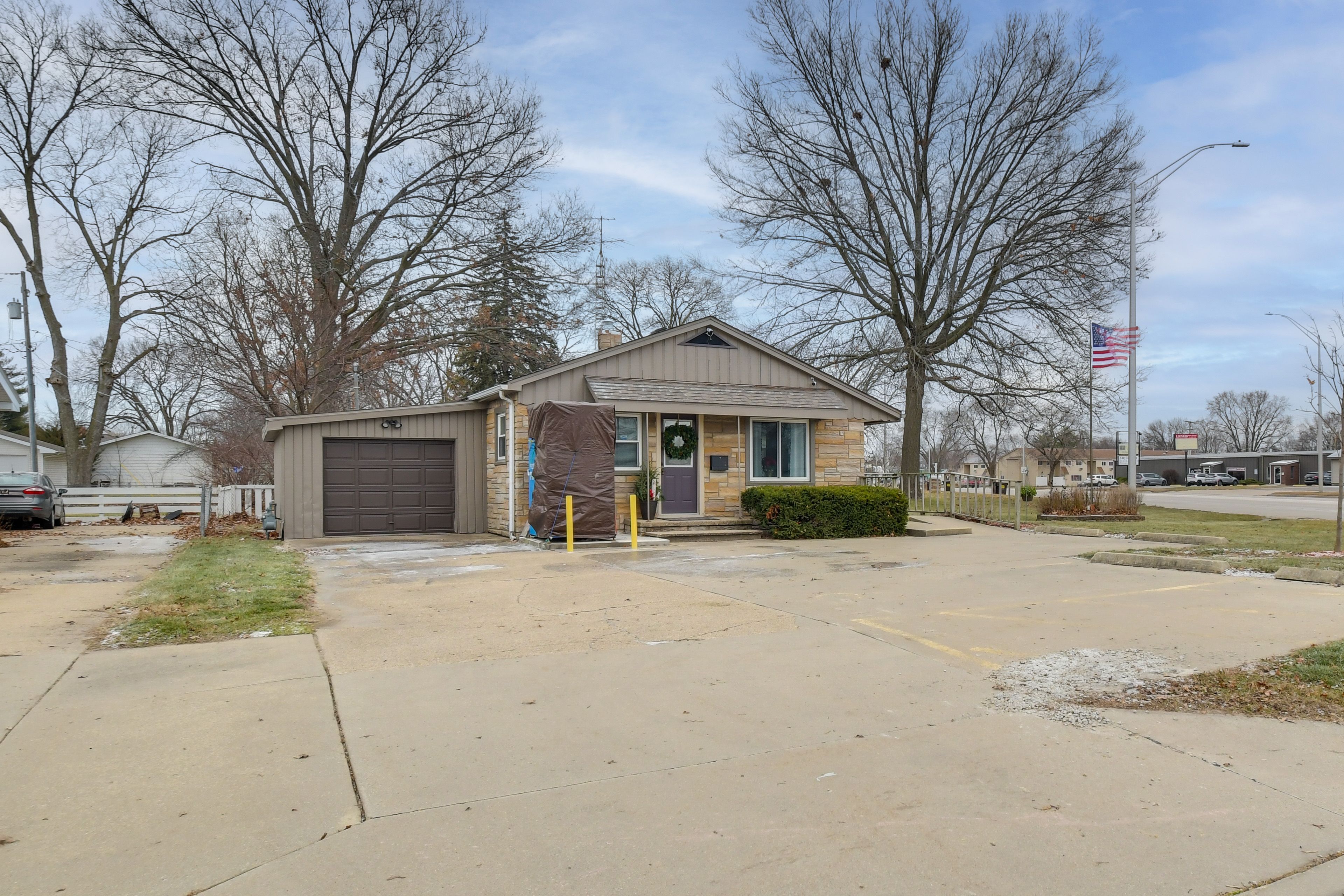 Parking | Driveway (3 Vehicles)