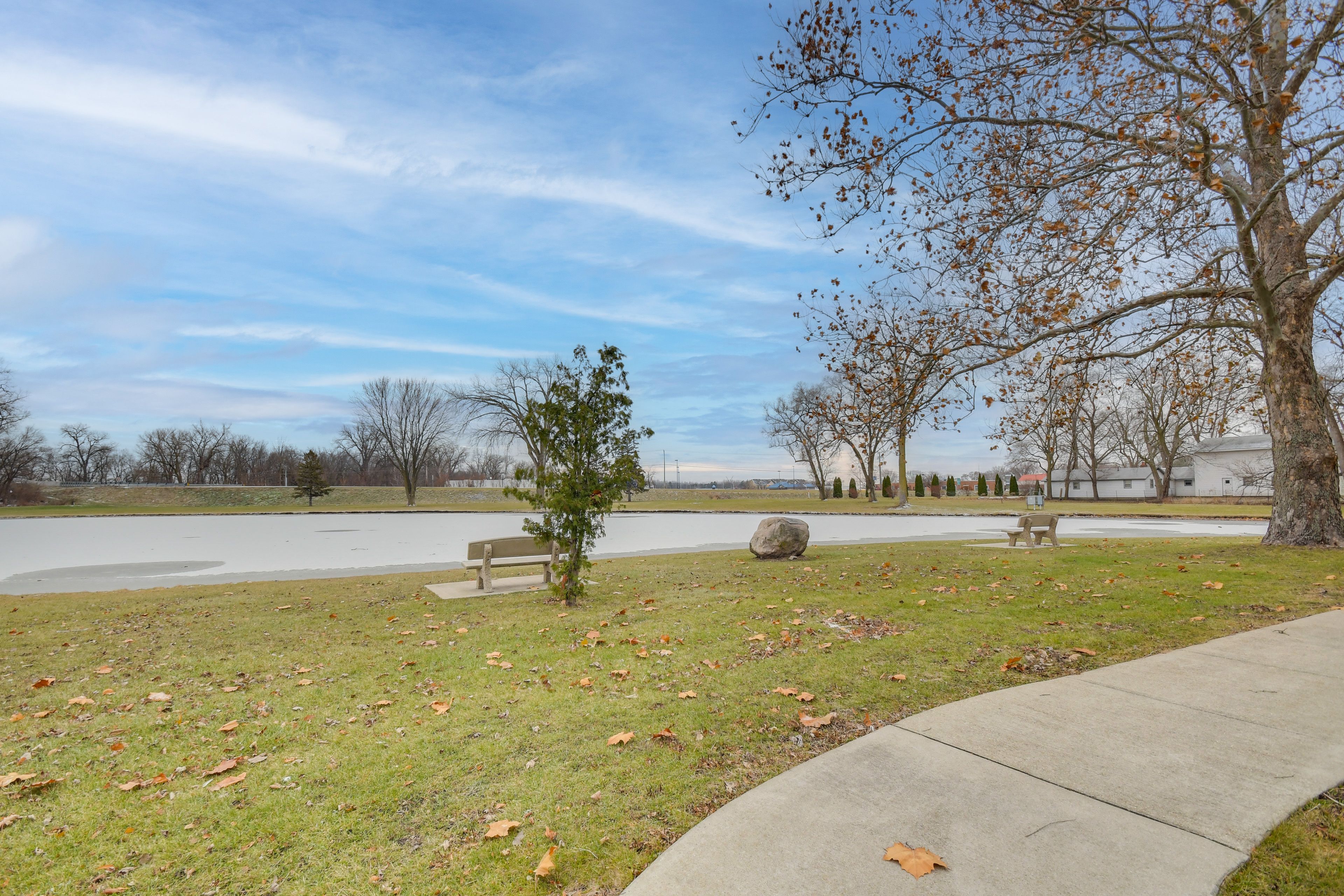 1 Mi to Lawrence Park | Playground | Tennis Court | Riverfront Views