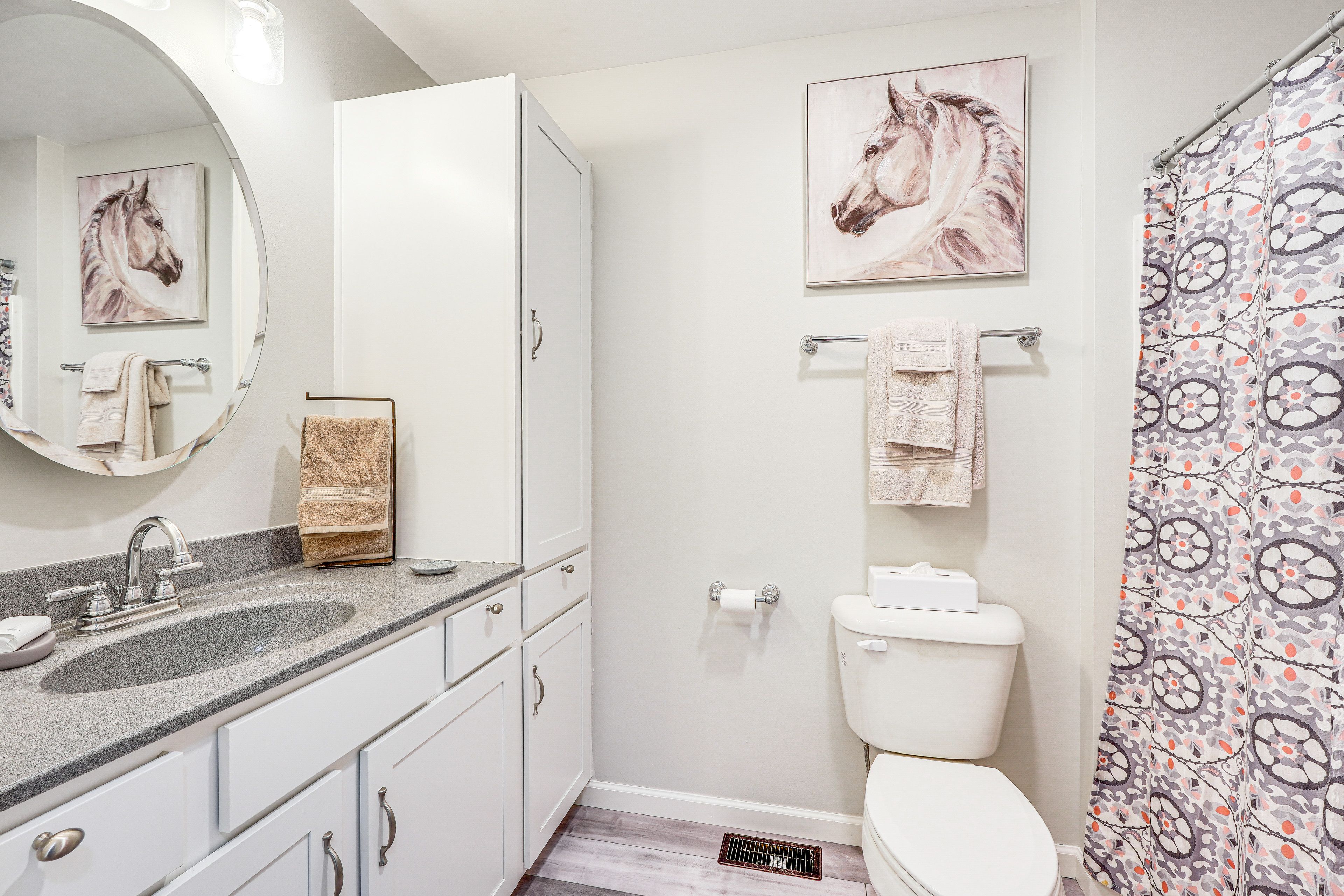 Full Bathroom | Complimentary Toiletries