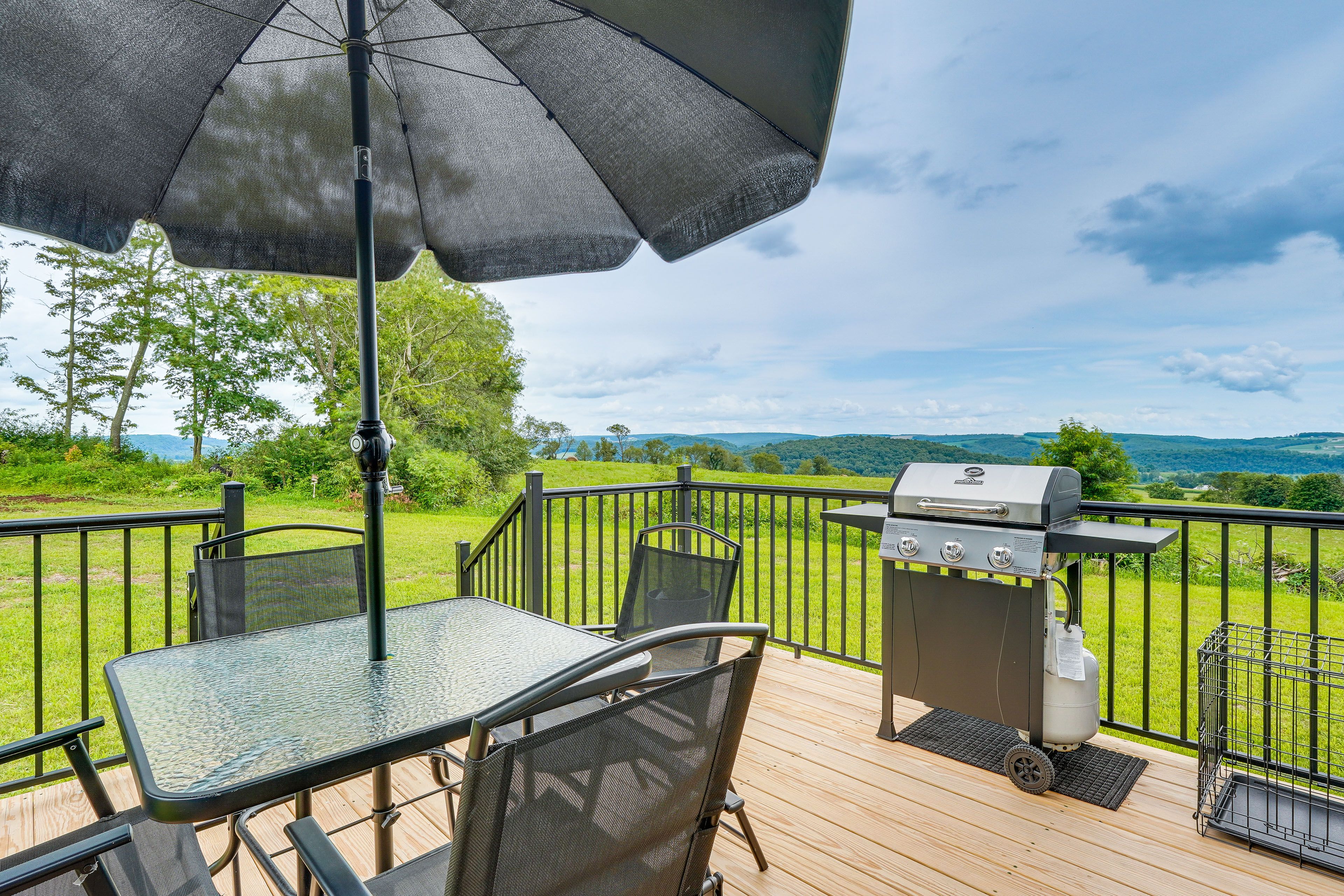 Private Deck | Wood-Burning Fire Pit (Wood Provided) | Spacious Yard