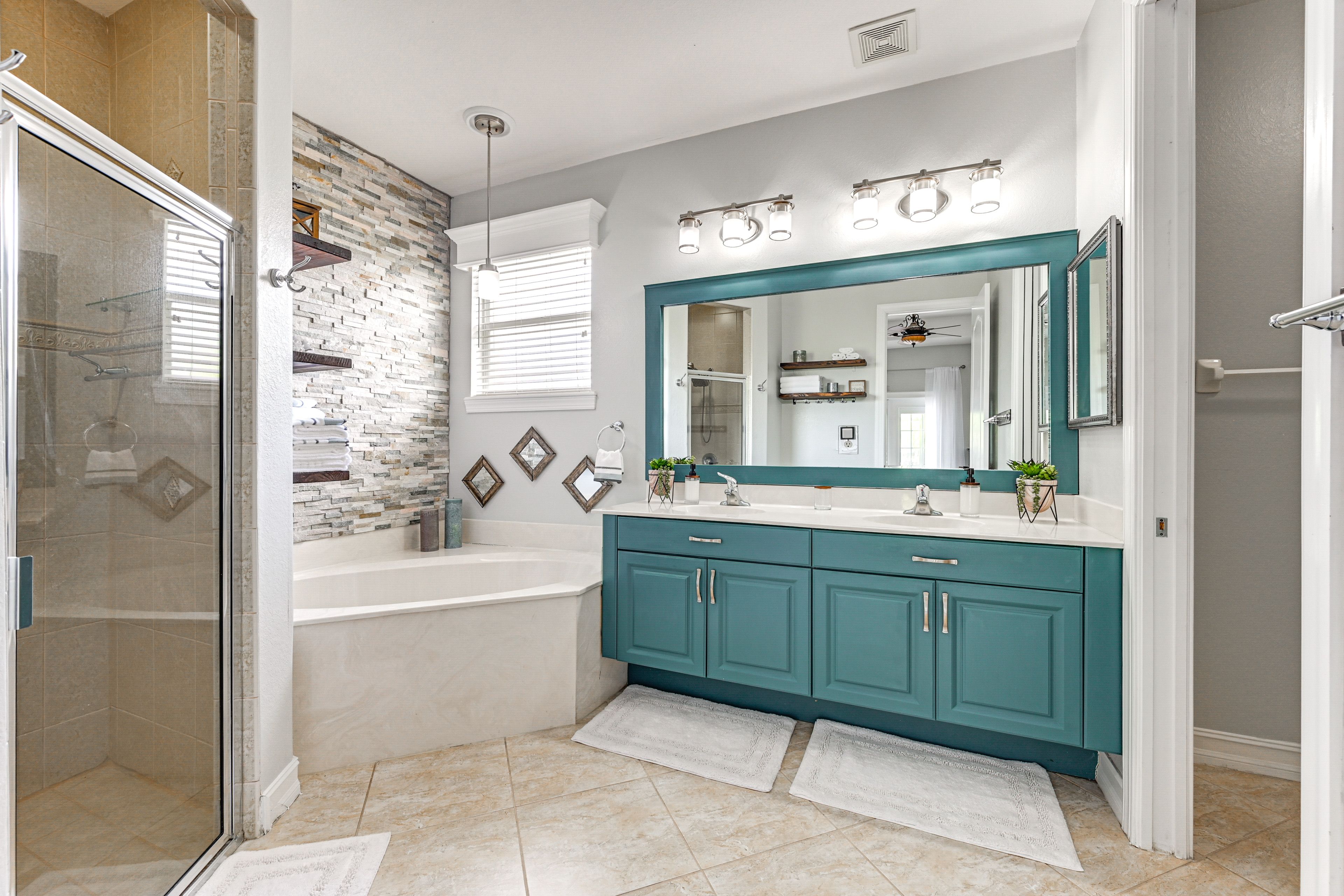 En-Suite Bathroom | Complimentary Toiletries | Walk-In Closet