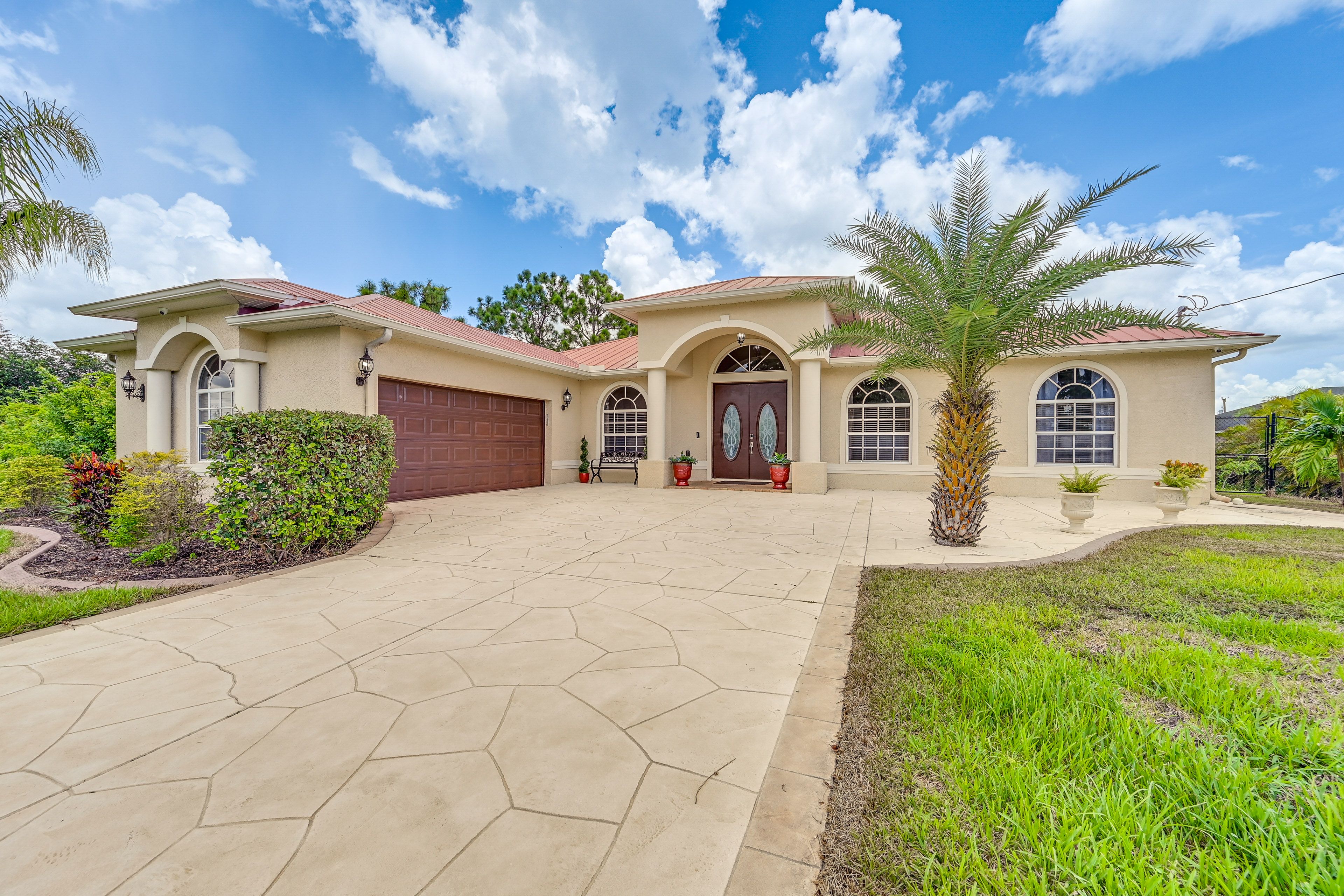 House Exterior | Private Outdoor Pool | Lanai | Gas Grill | Outdoor Dining Area