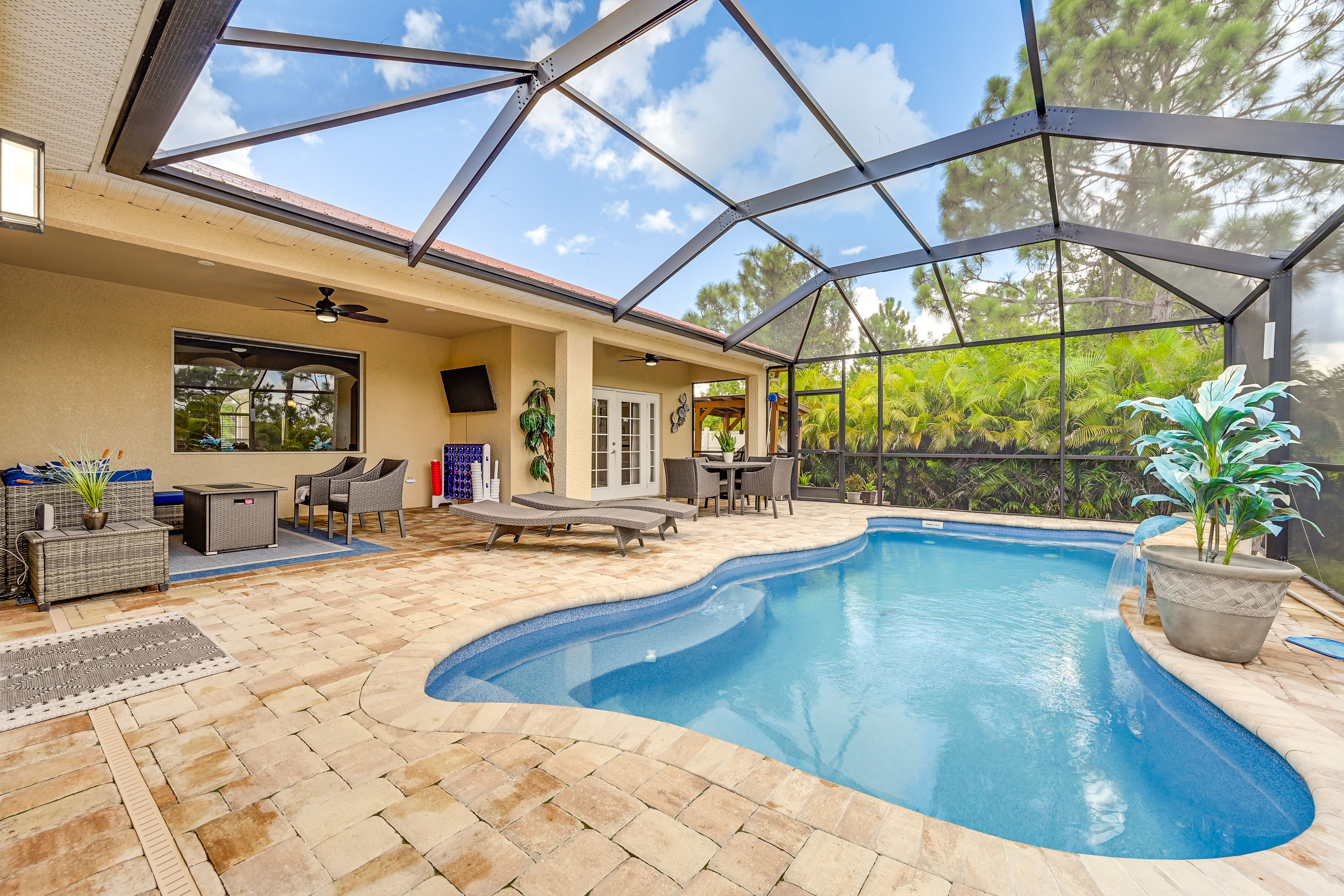 Private Outdoor Pool | Lanai