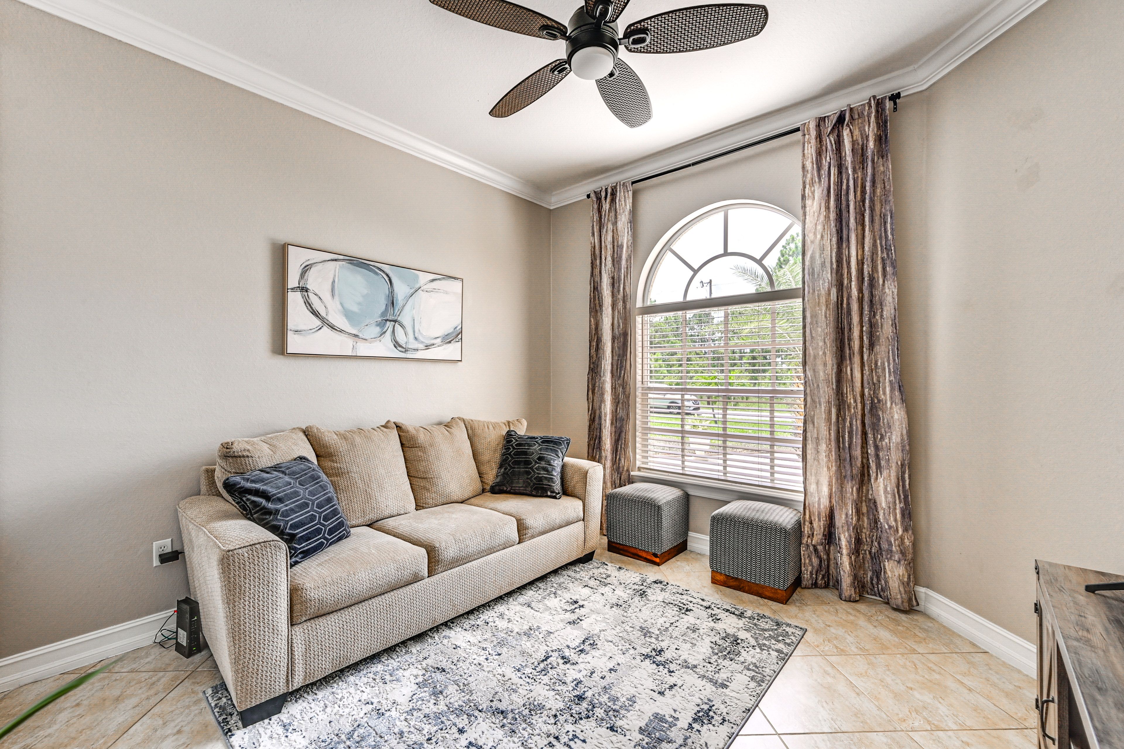 Leisure Room | Flat-Screen TV | Queen Sleeper Sofa