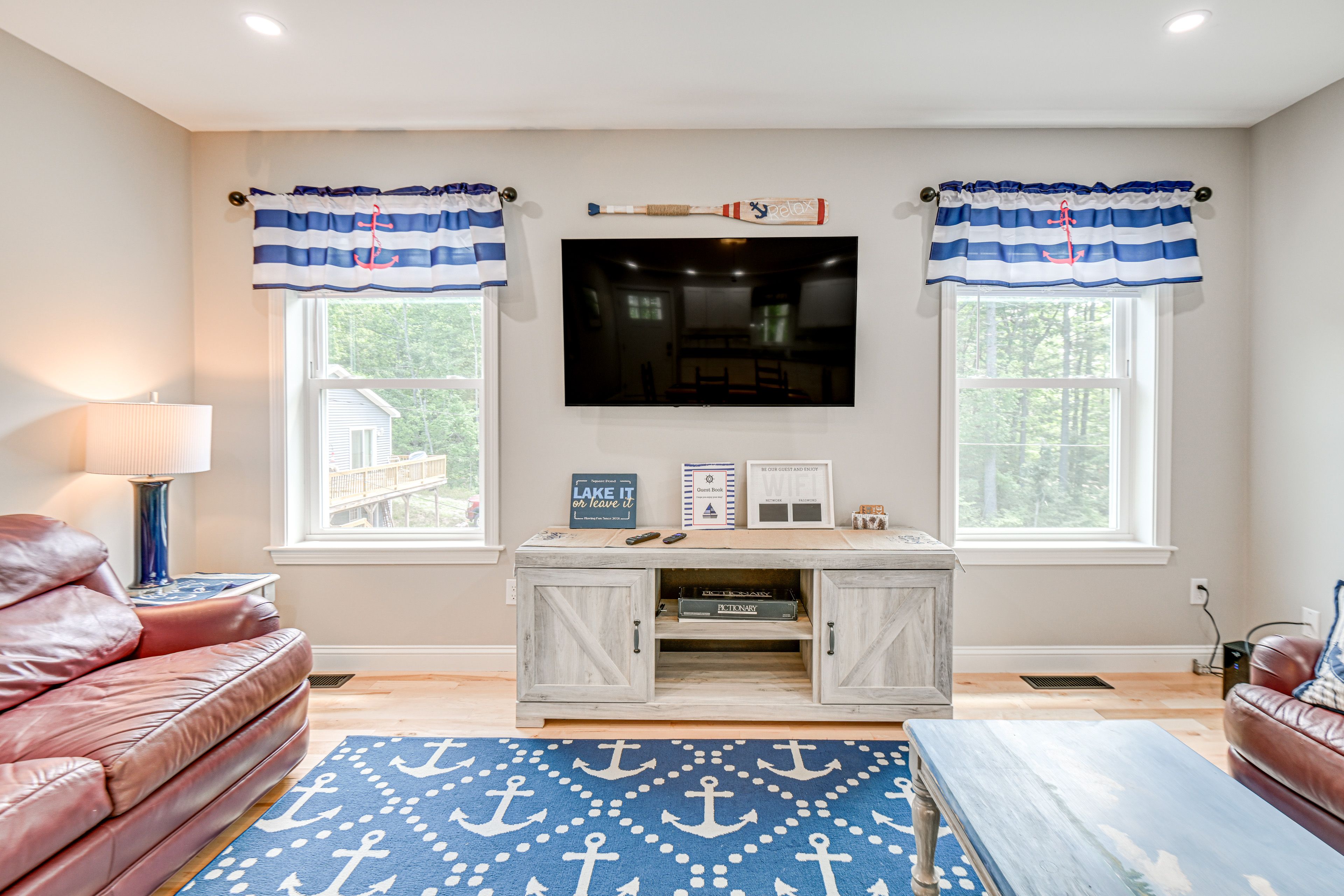 Living Room | Free WiFi | Smart TV