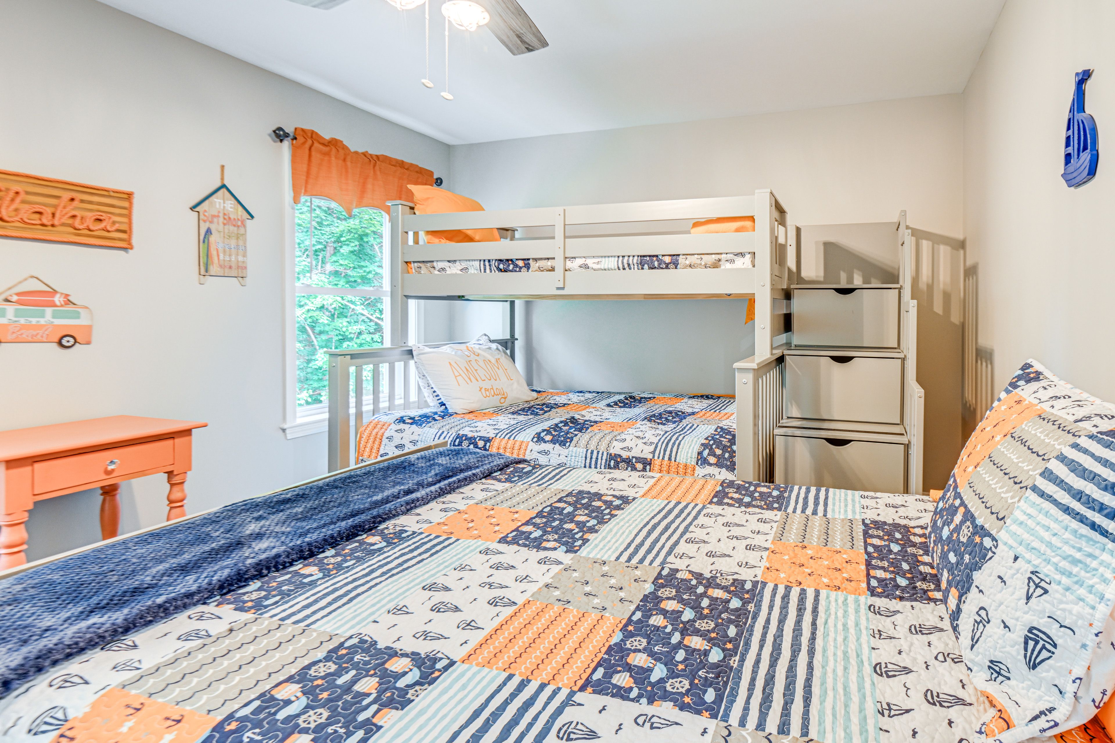 Bedroom 2 | Queen Bed | Twin/Full Bunk Bed