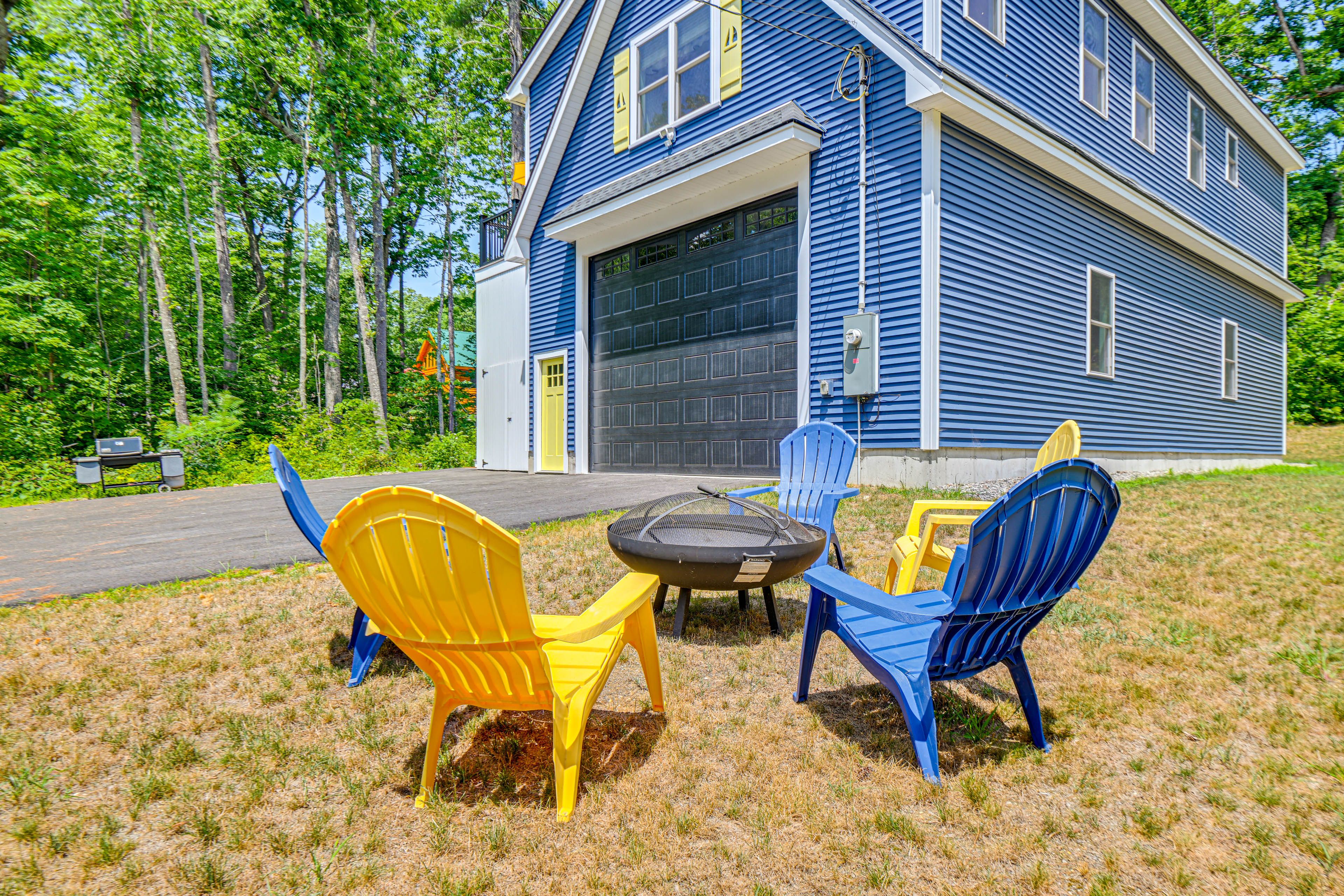 Exterior | Fire Pit | Gas Grill | Deck | Single-Story Home (Above Garage)