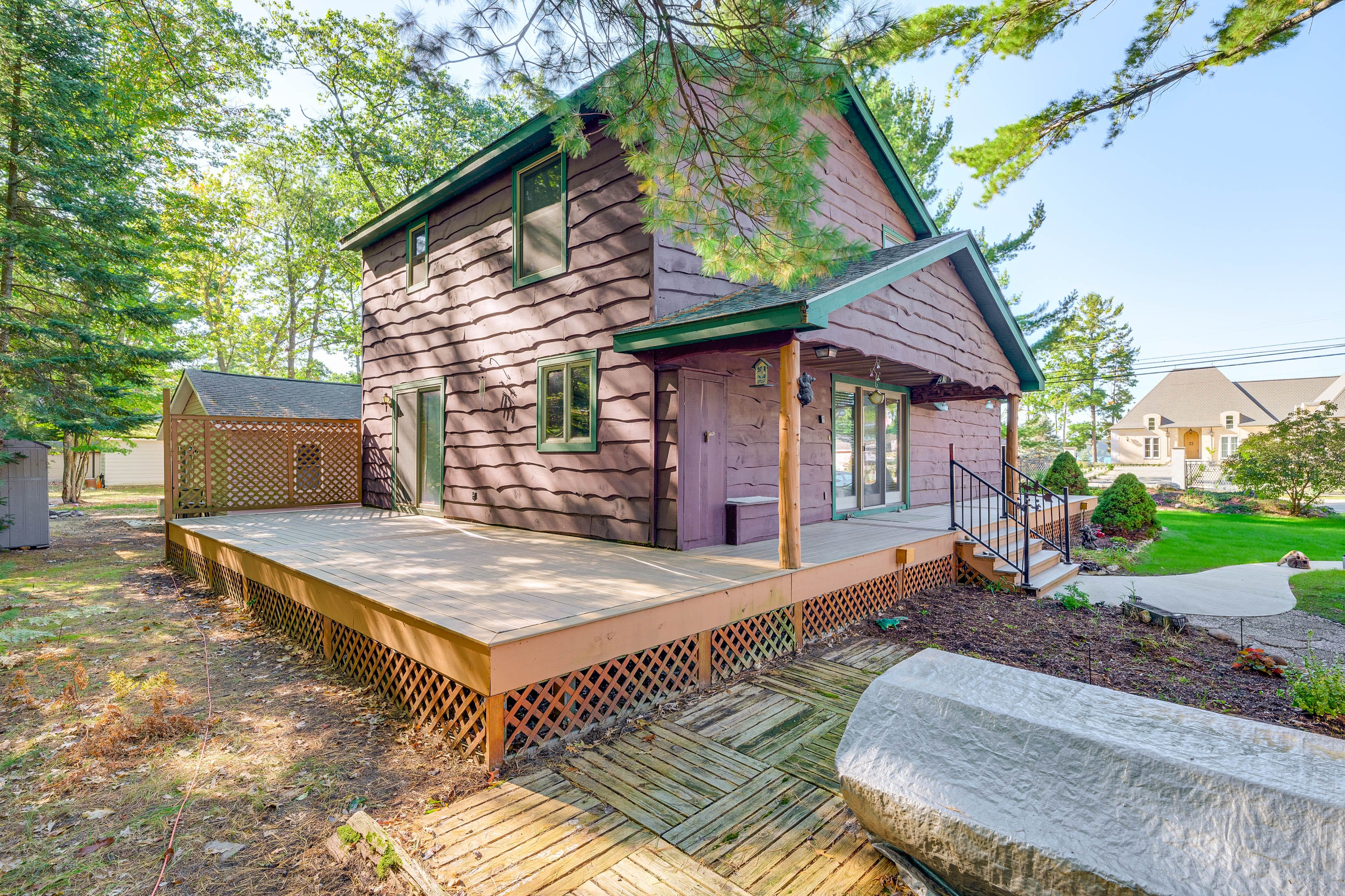 Exterior | Driveway (2 Vehicles)