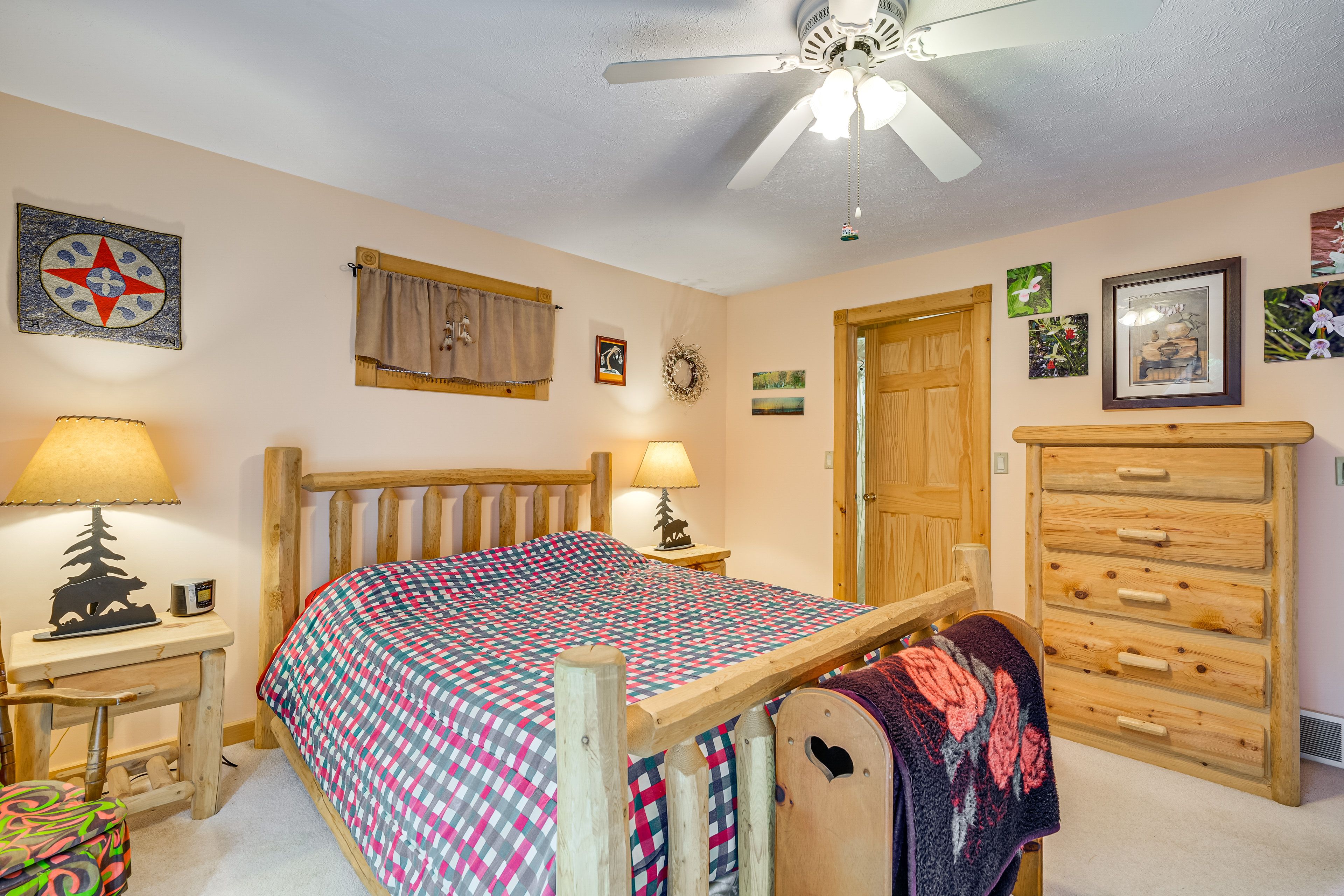 Bedroom | Queen Bed | Linens Provided | Main Floor