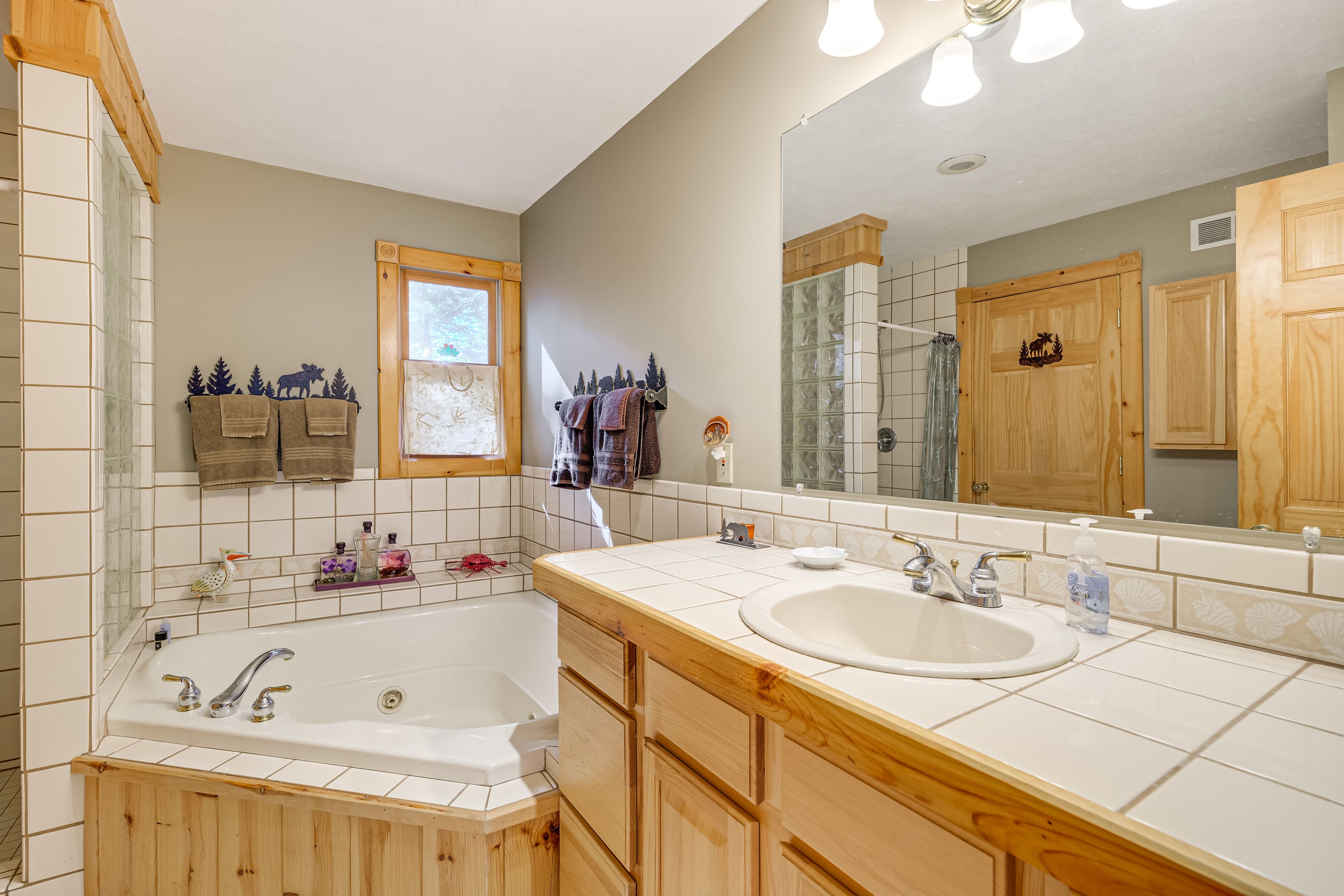 Bathroom | Towels Provided | Main Floor